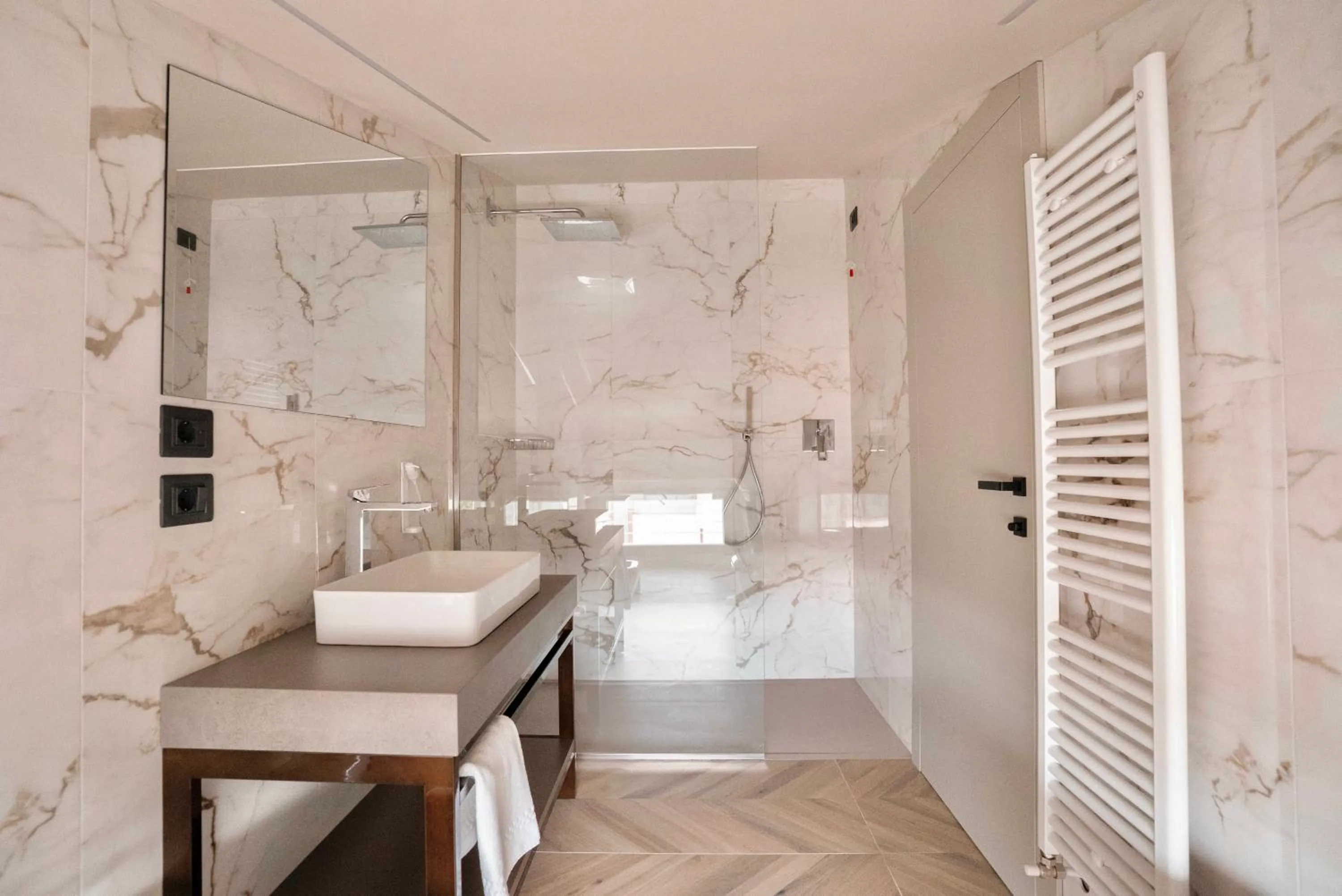 Bathroom in Aurora ApartHotel