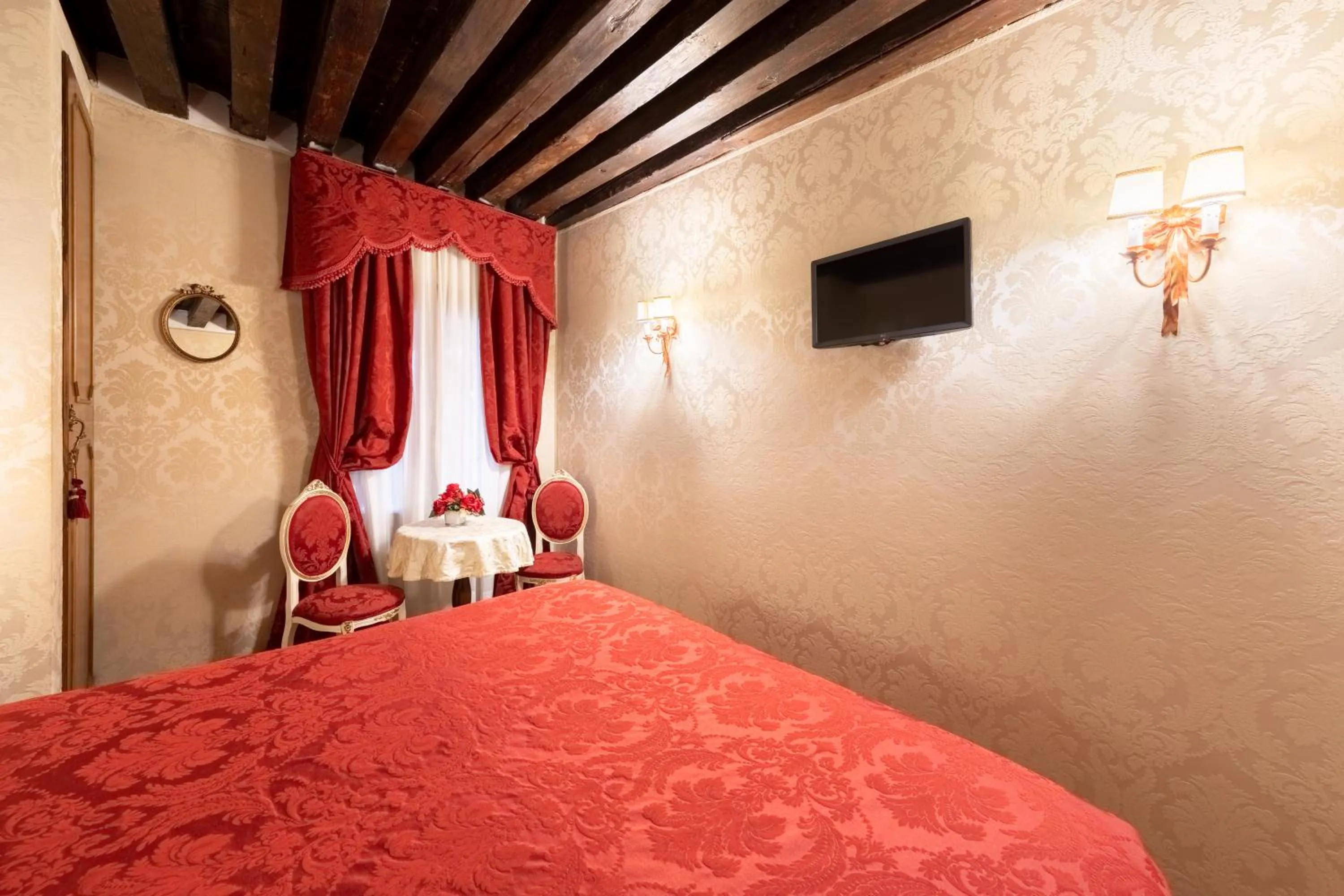 Photo of the whole room, Bed in Residenza La Loggia