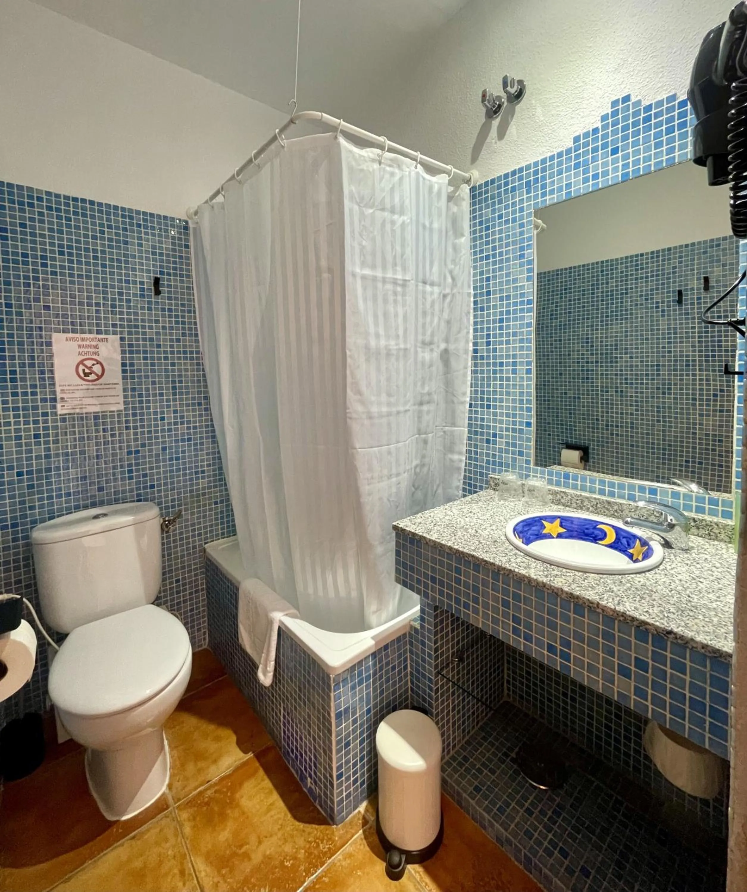 Bathroom in Arteaga Hostal & Baños Arabes Elvira