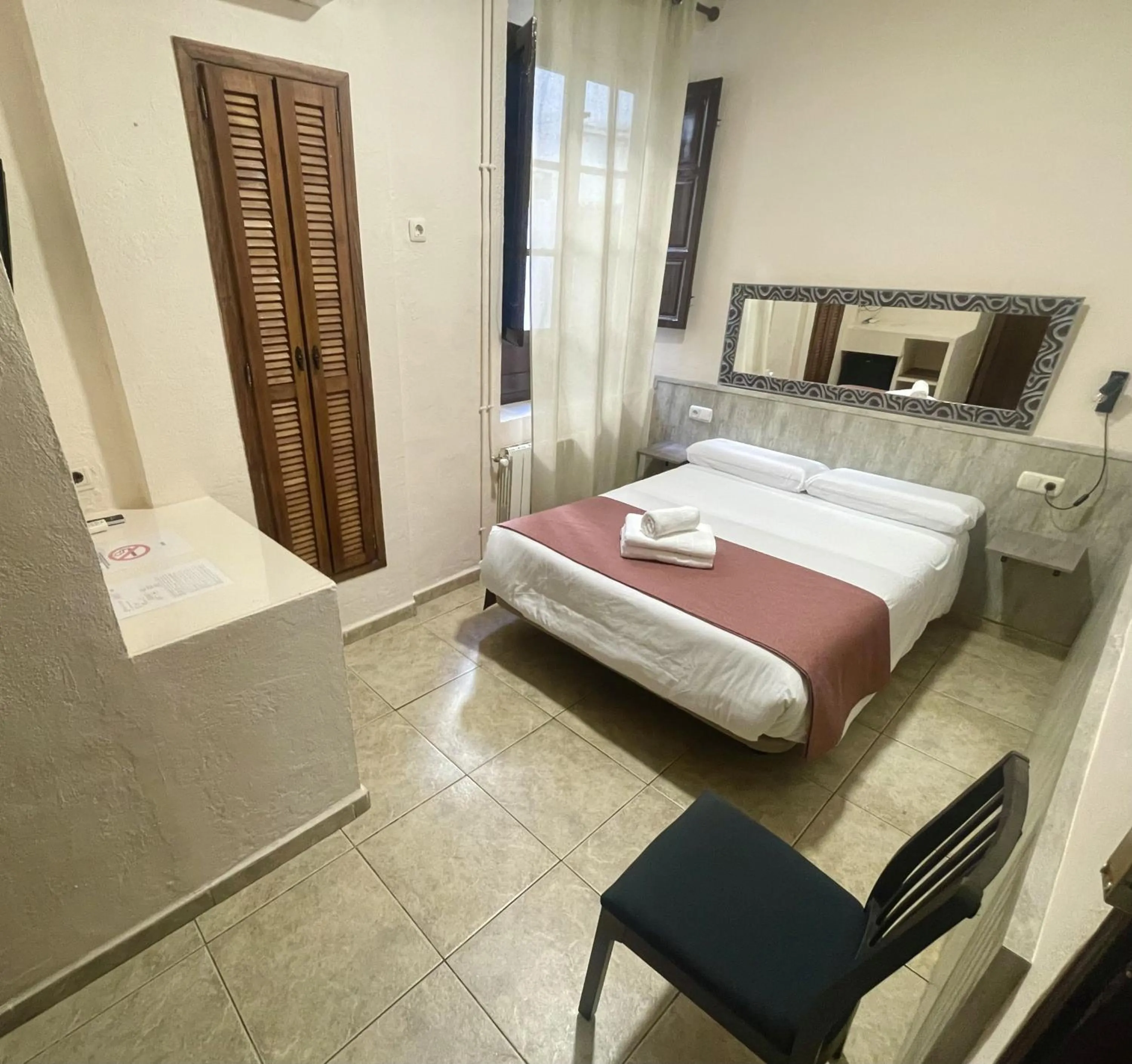 Bedroom, Bed in Arteaga Hostal & Baños Arabes Elvira