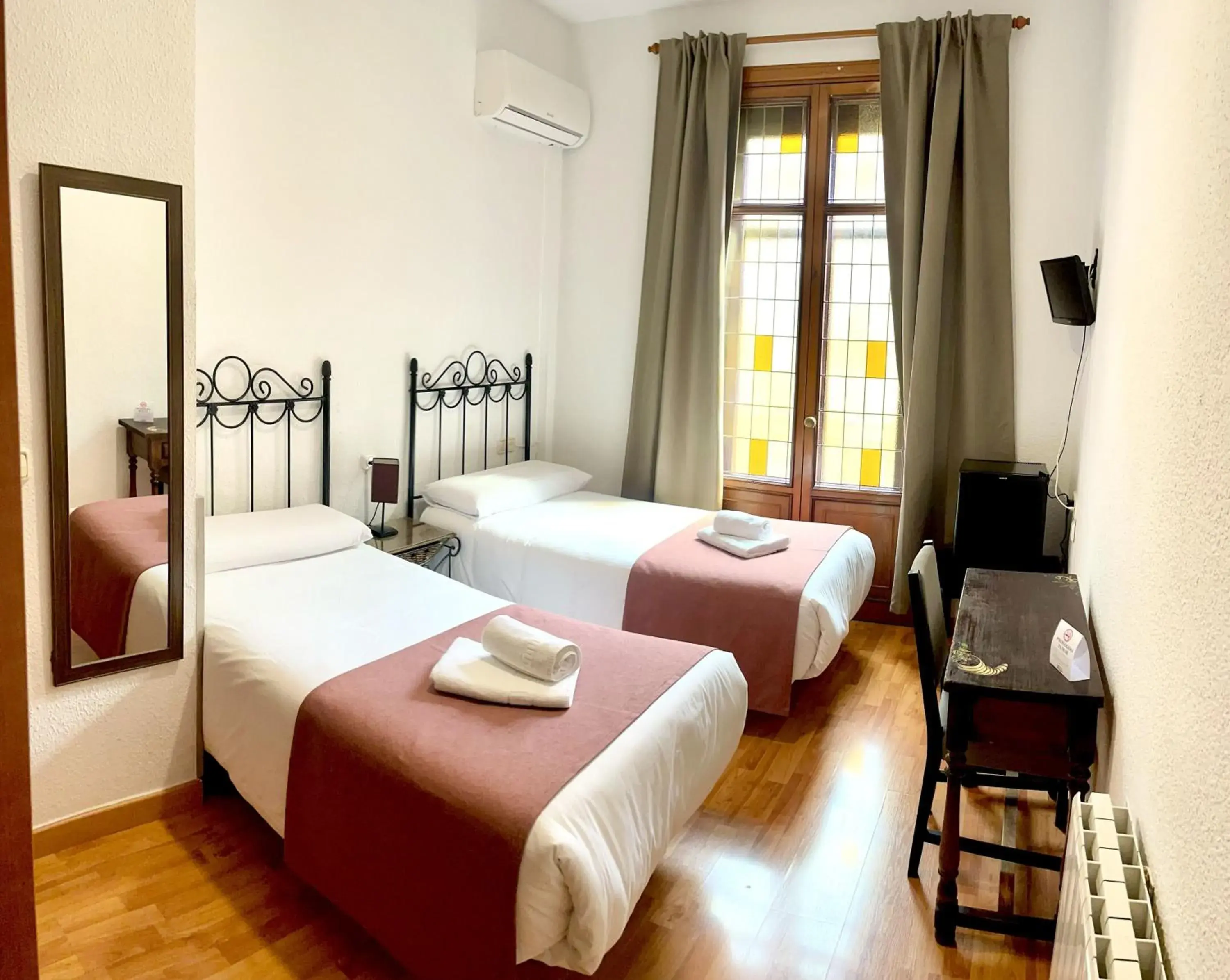 Twin Room in Arteaga Hostal & Baños Arabes Elvira Twin Room in Arteaga Hostal & Baños Arabes Elvira