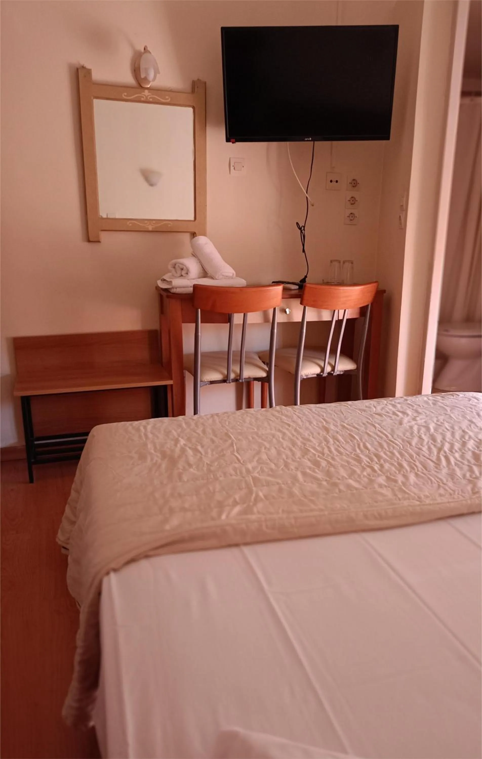 TV and multimedia, Bed in Efstratios Hotel