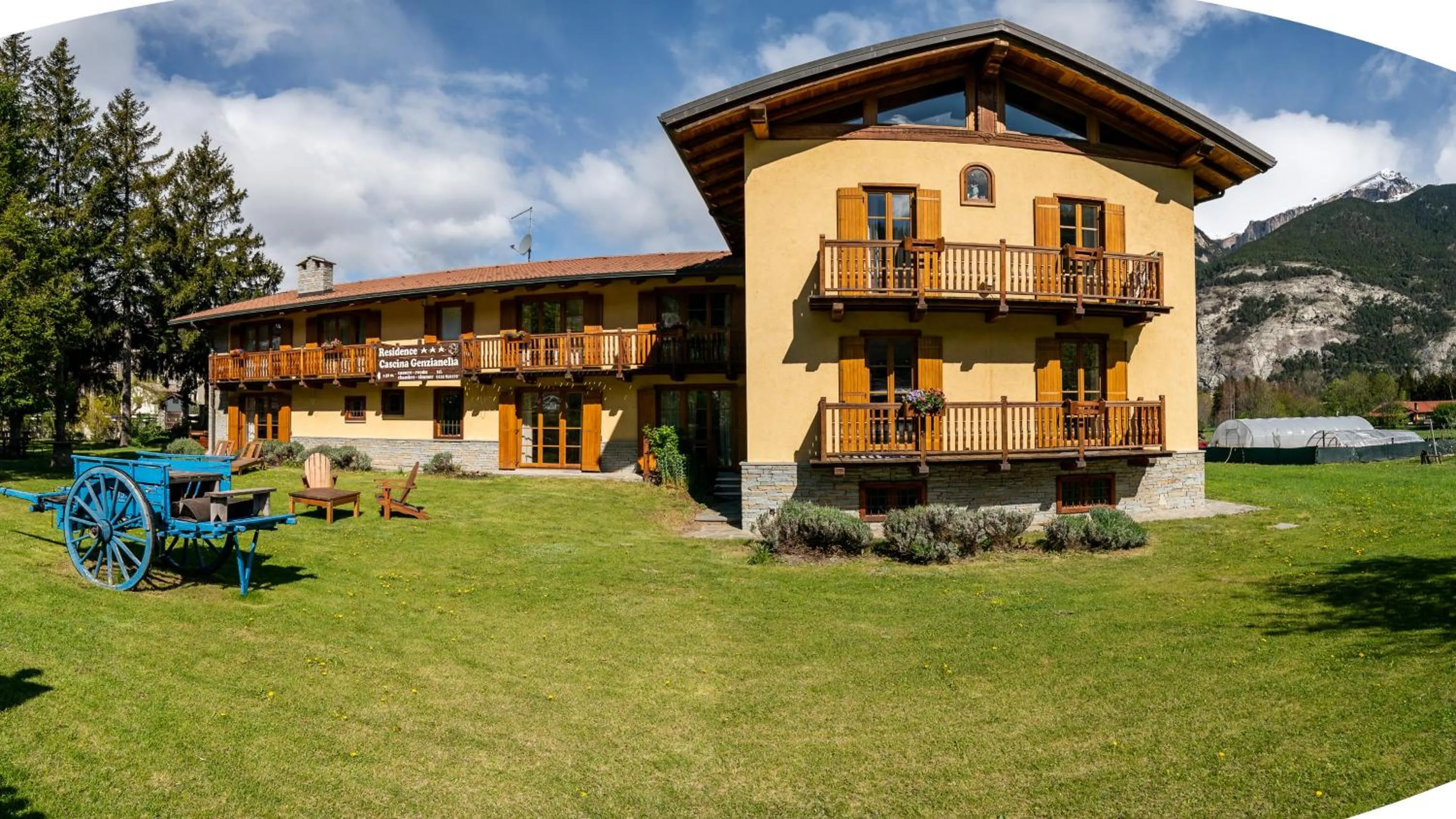 Facade/entrance in Residence Cascina Genzianella
