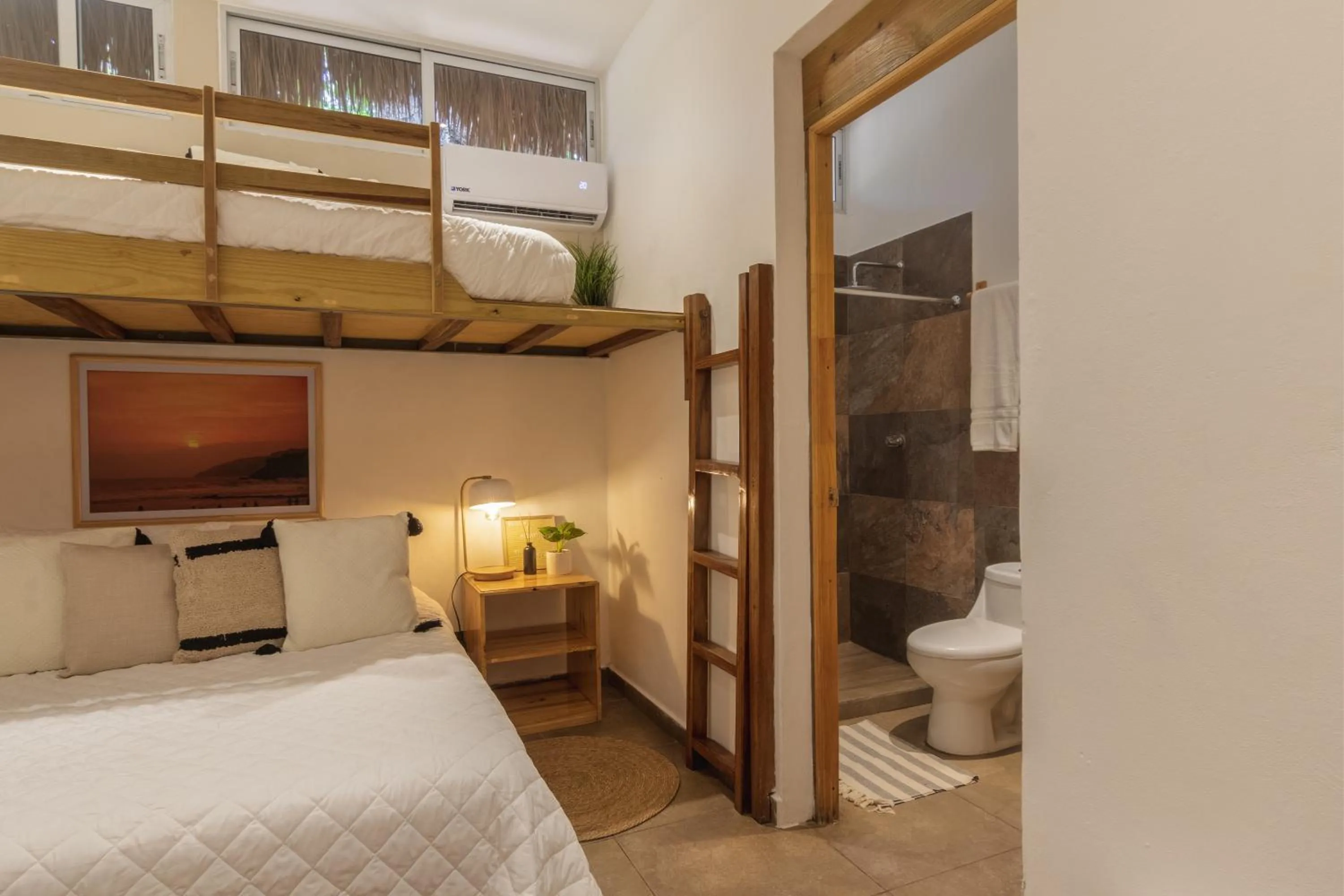 Bathroom, Bed in Hotel Michanti