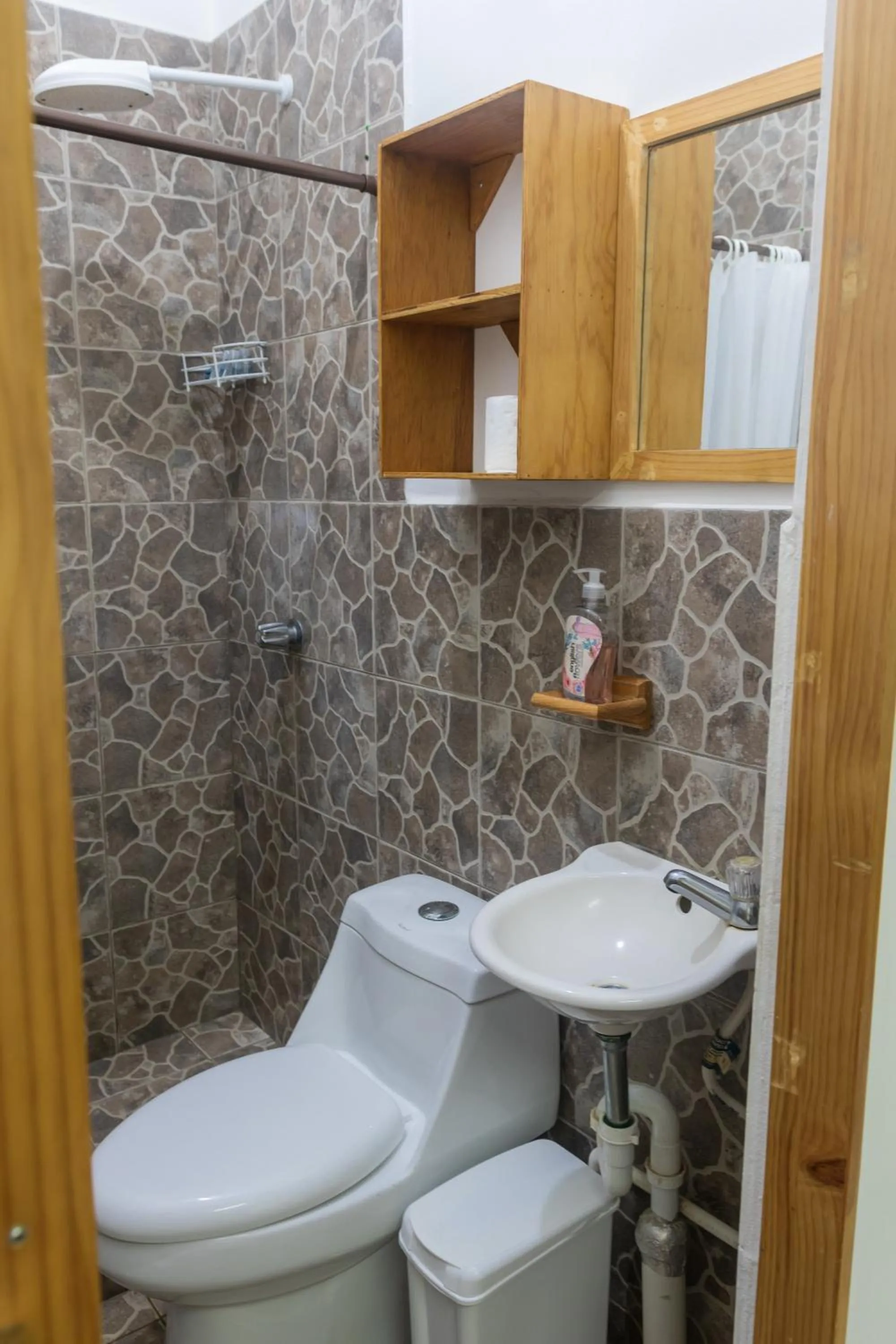 Shower in Hotel Michanti