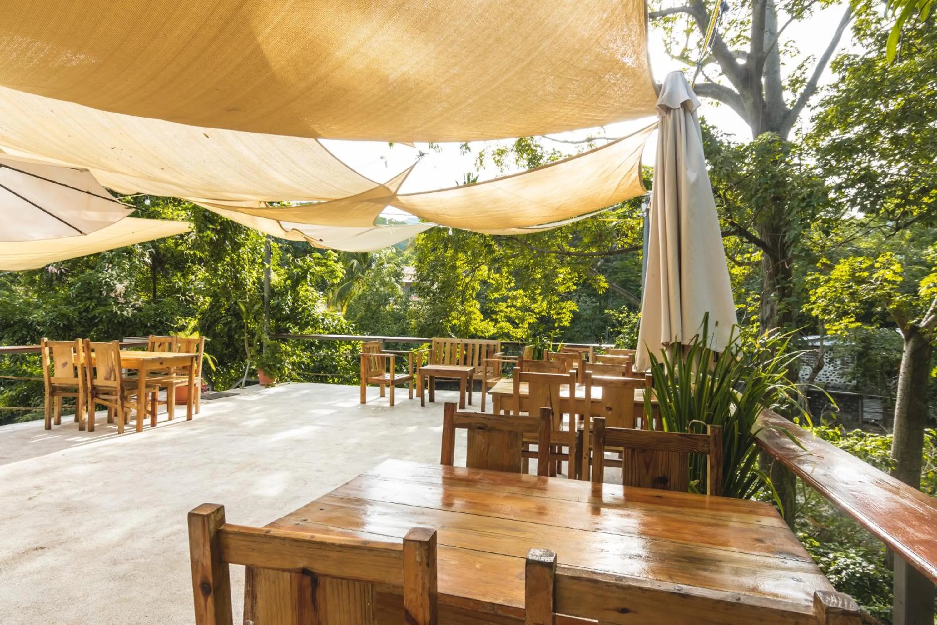 Restaurant/places to eat in Hotel Michanti