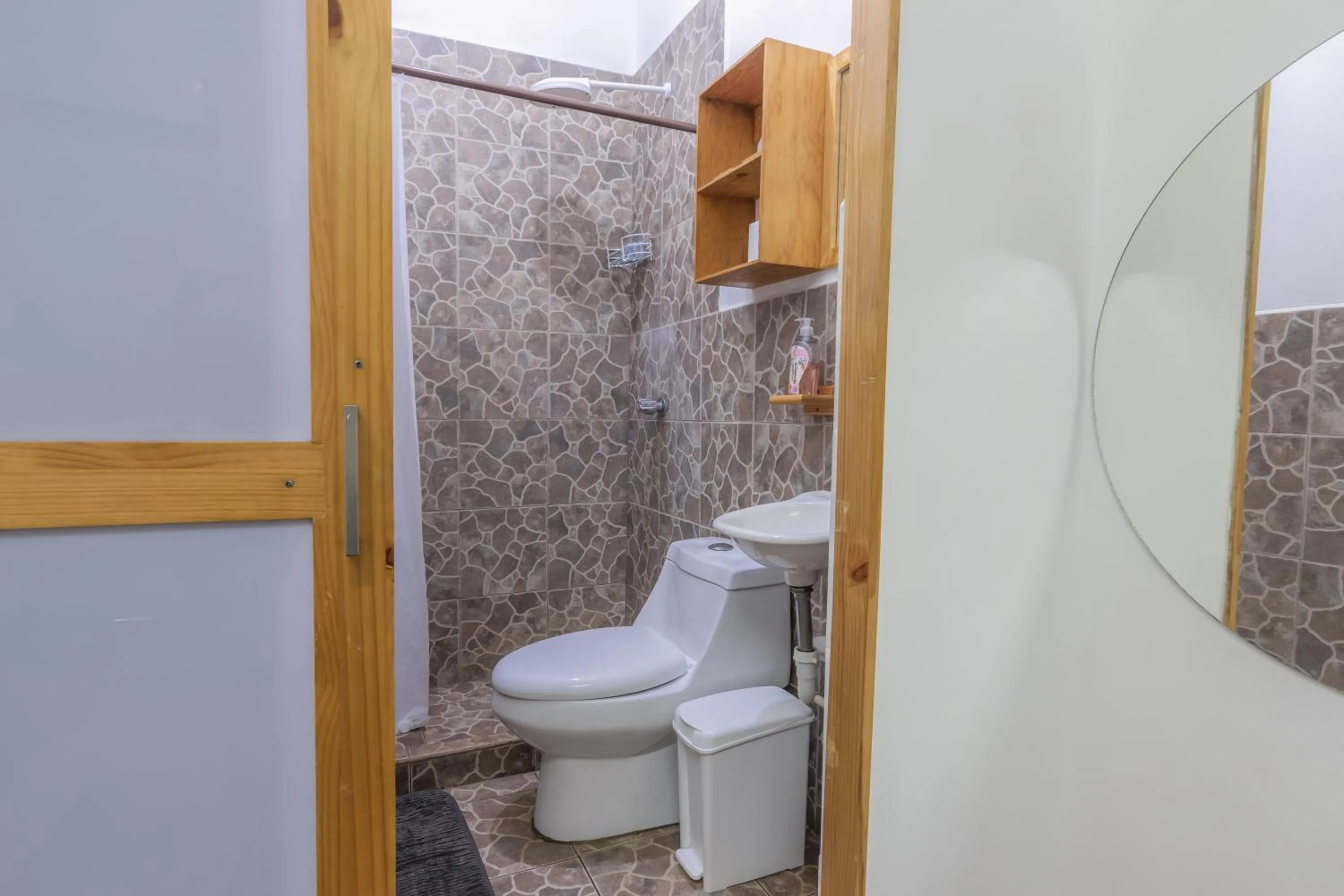 Shower in Hotel Michanti