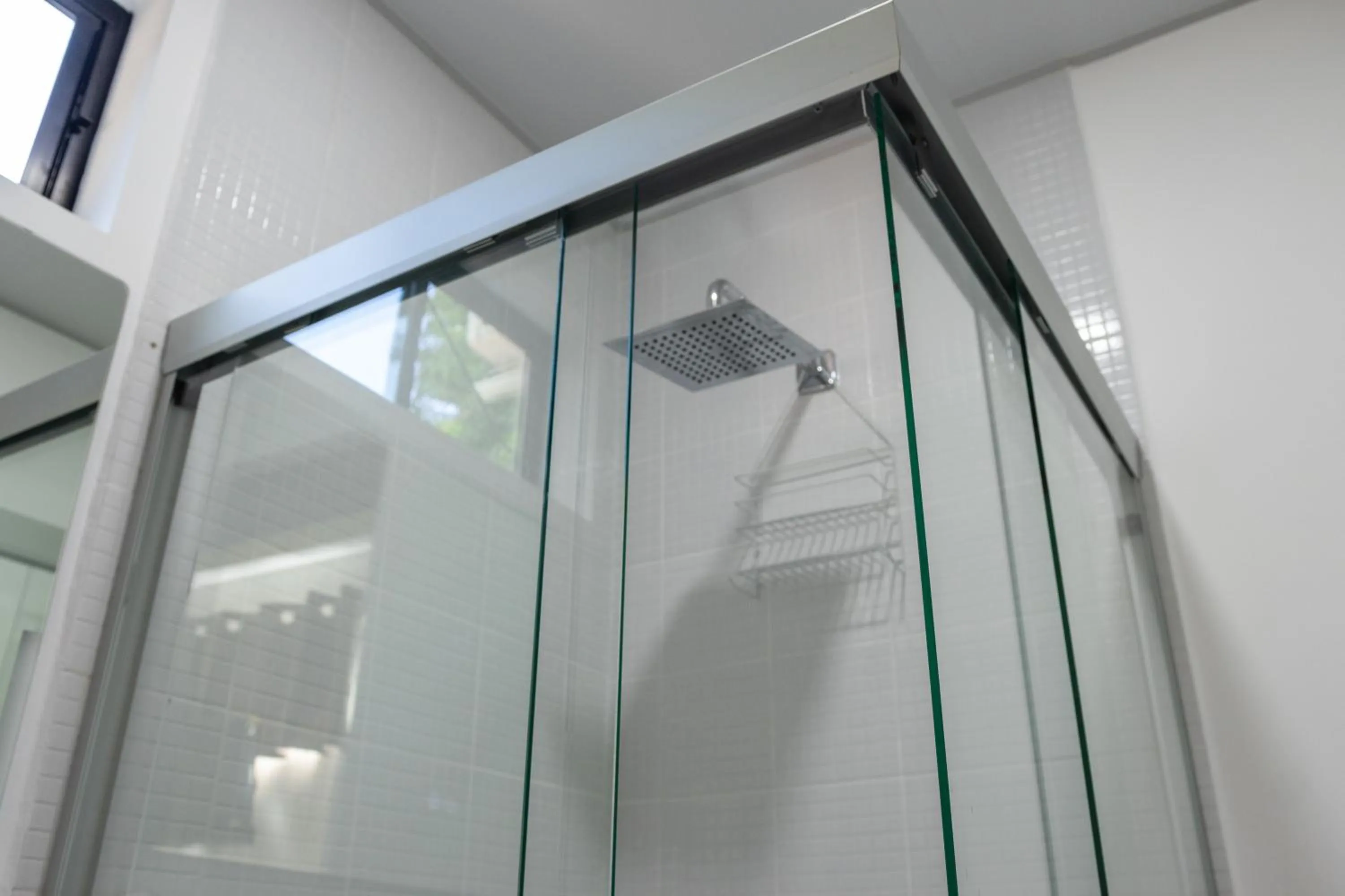 Shower in Hotel Michanti