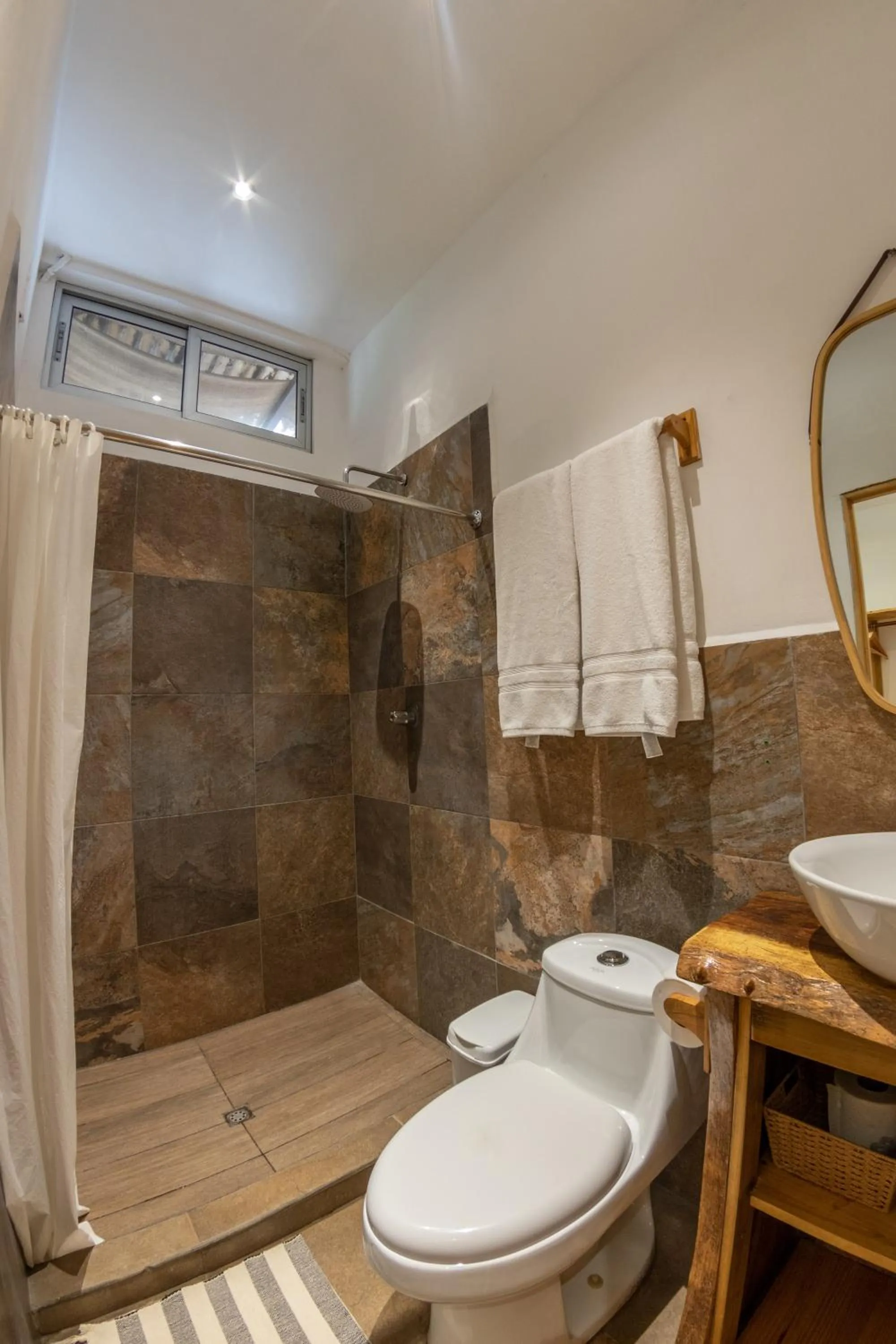 Shower in Hotel Michanti