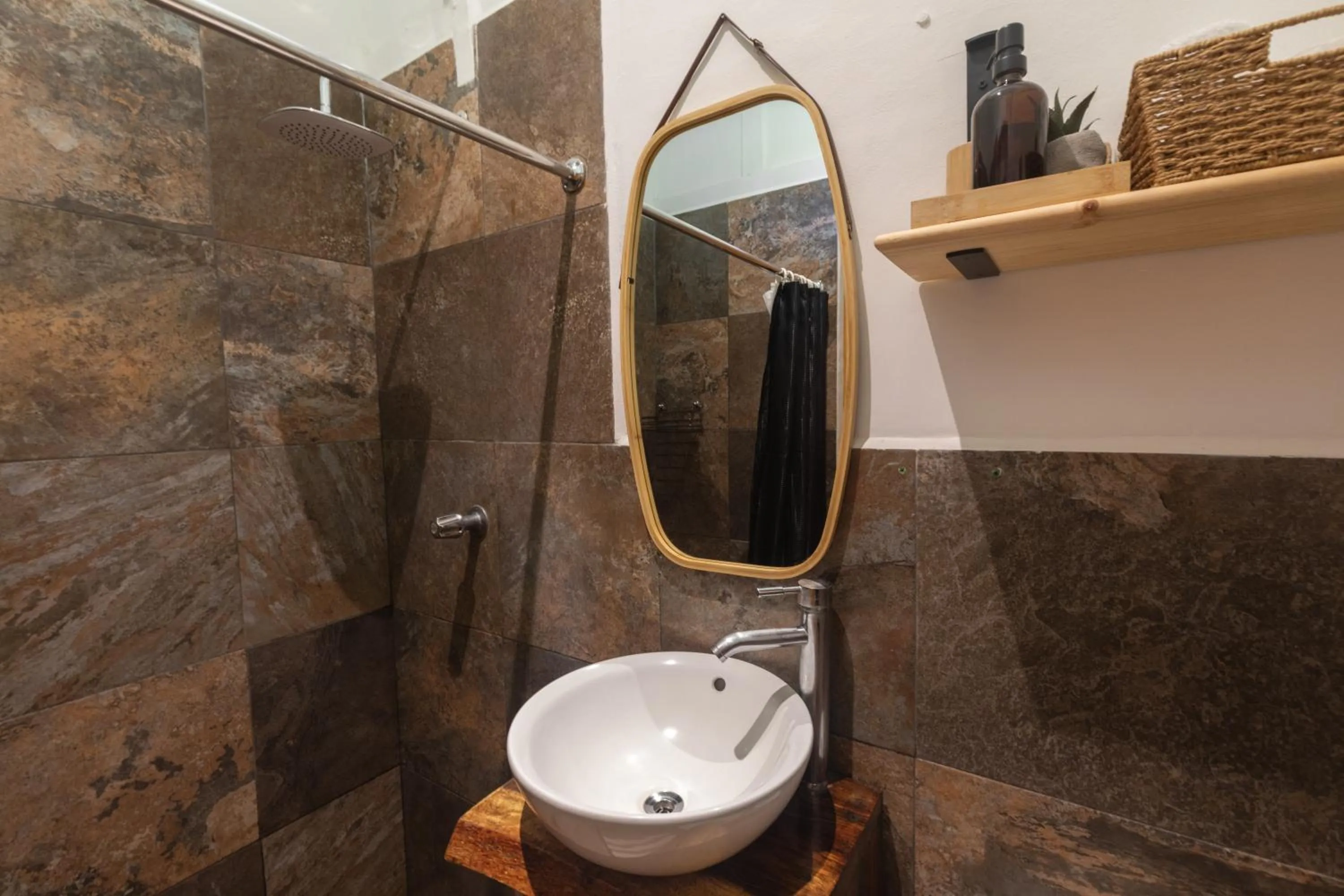 Bathroom in Hotel Michanti