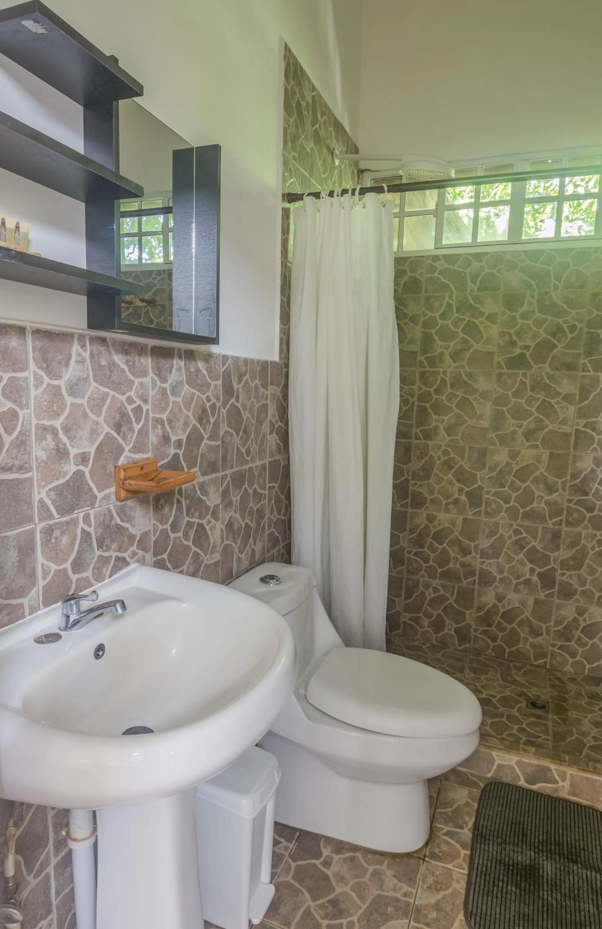 Shower in Hotel Michanti