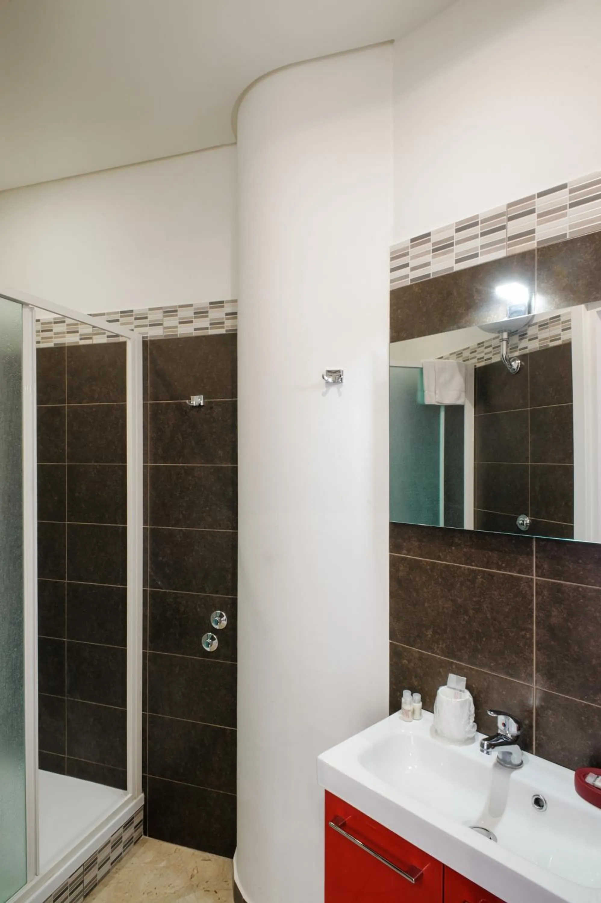 Shower in Toledo Stay OK