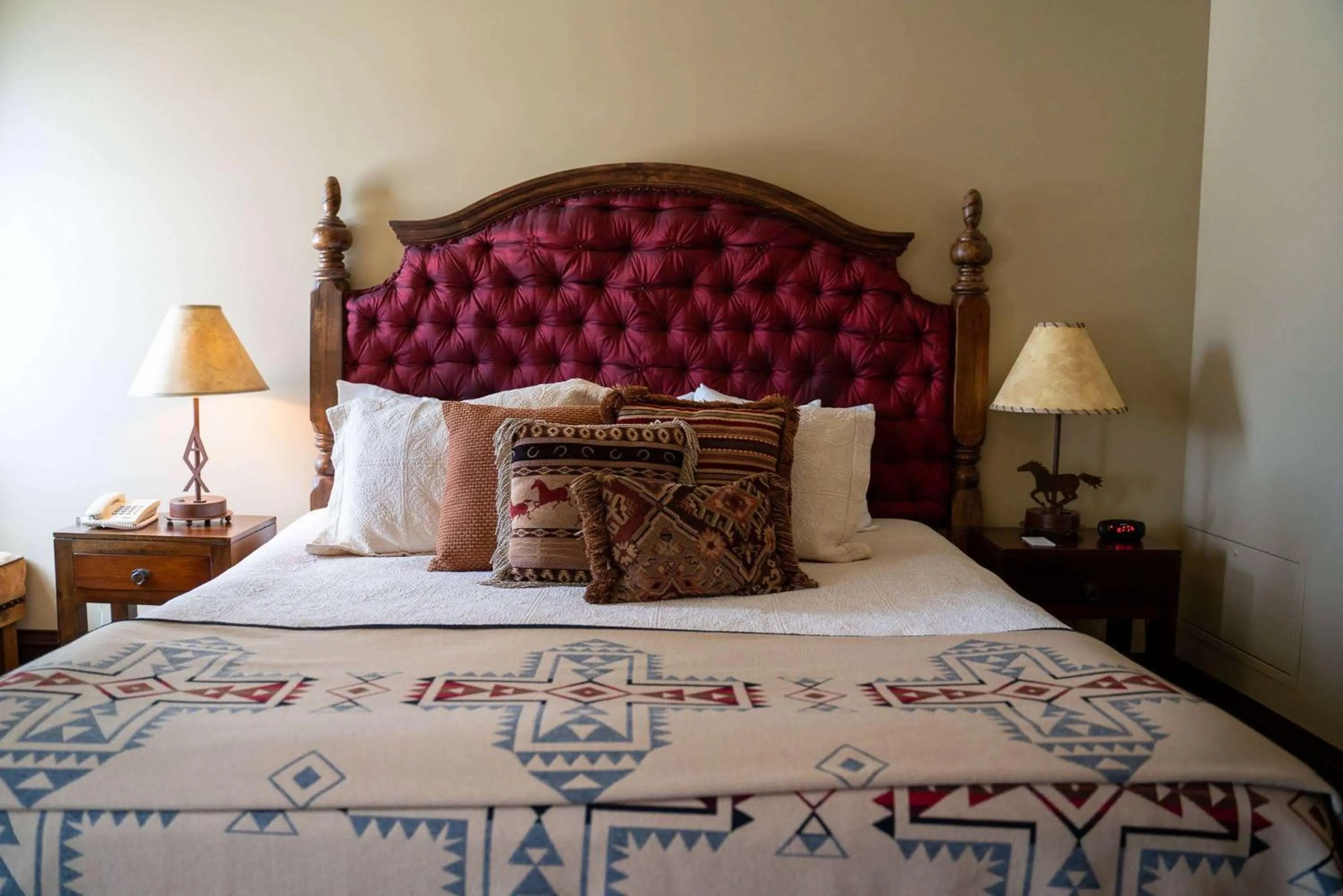 Bedroom, Bed in Sheridan Inn - Best Western Signature Collection