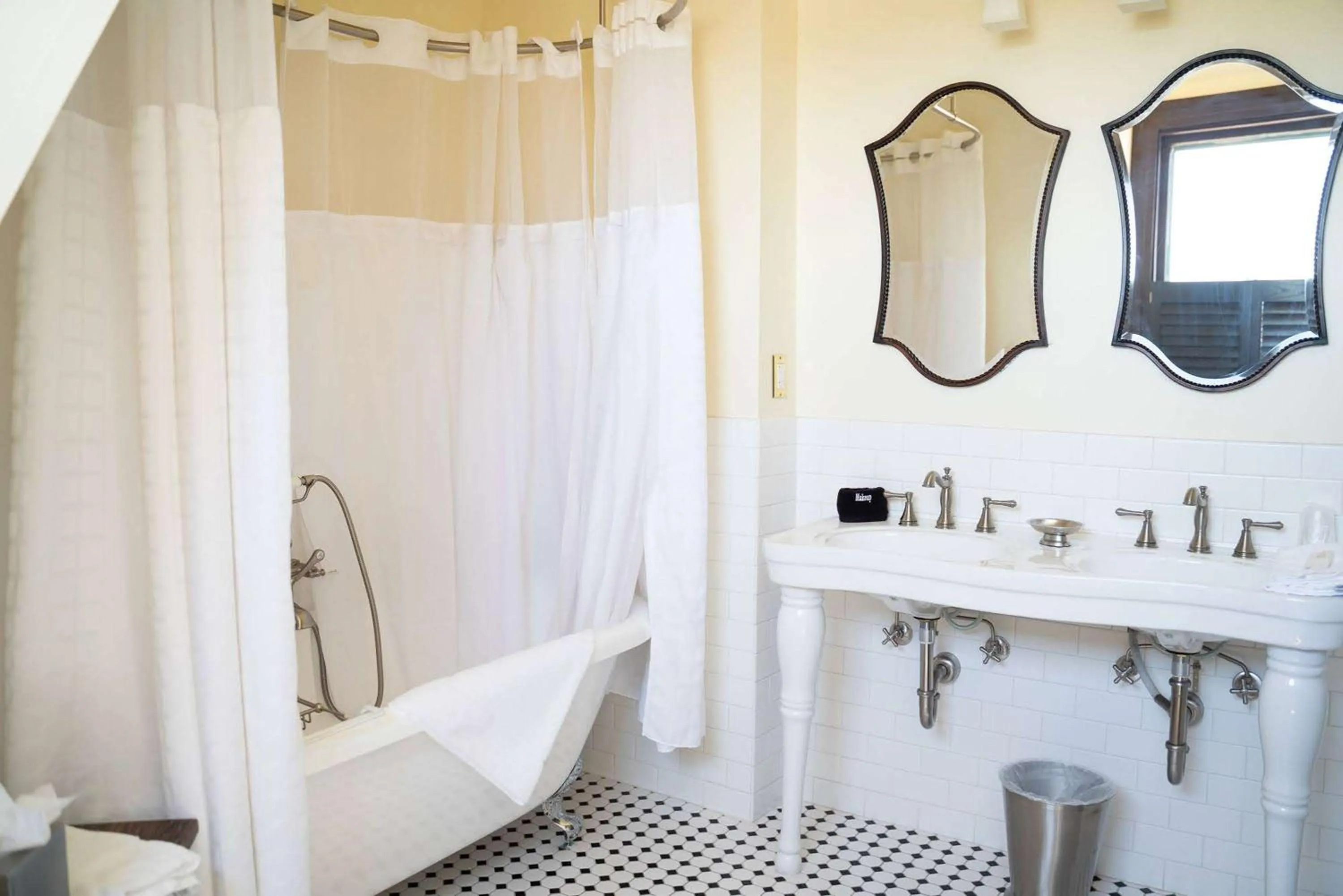 Bathroom in Sheridan Inn - Best Western Signature Collection