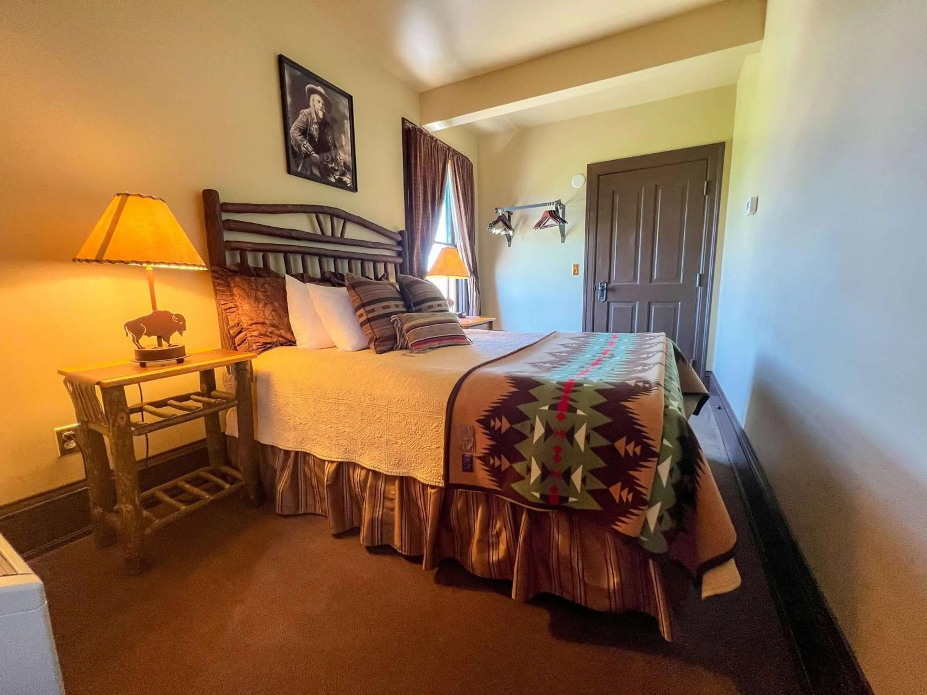 Photo of the whole room, Bed in Sheridan Inn - Best Western Signature Collection