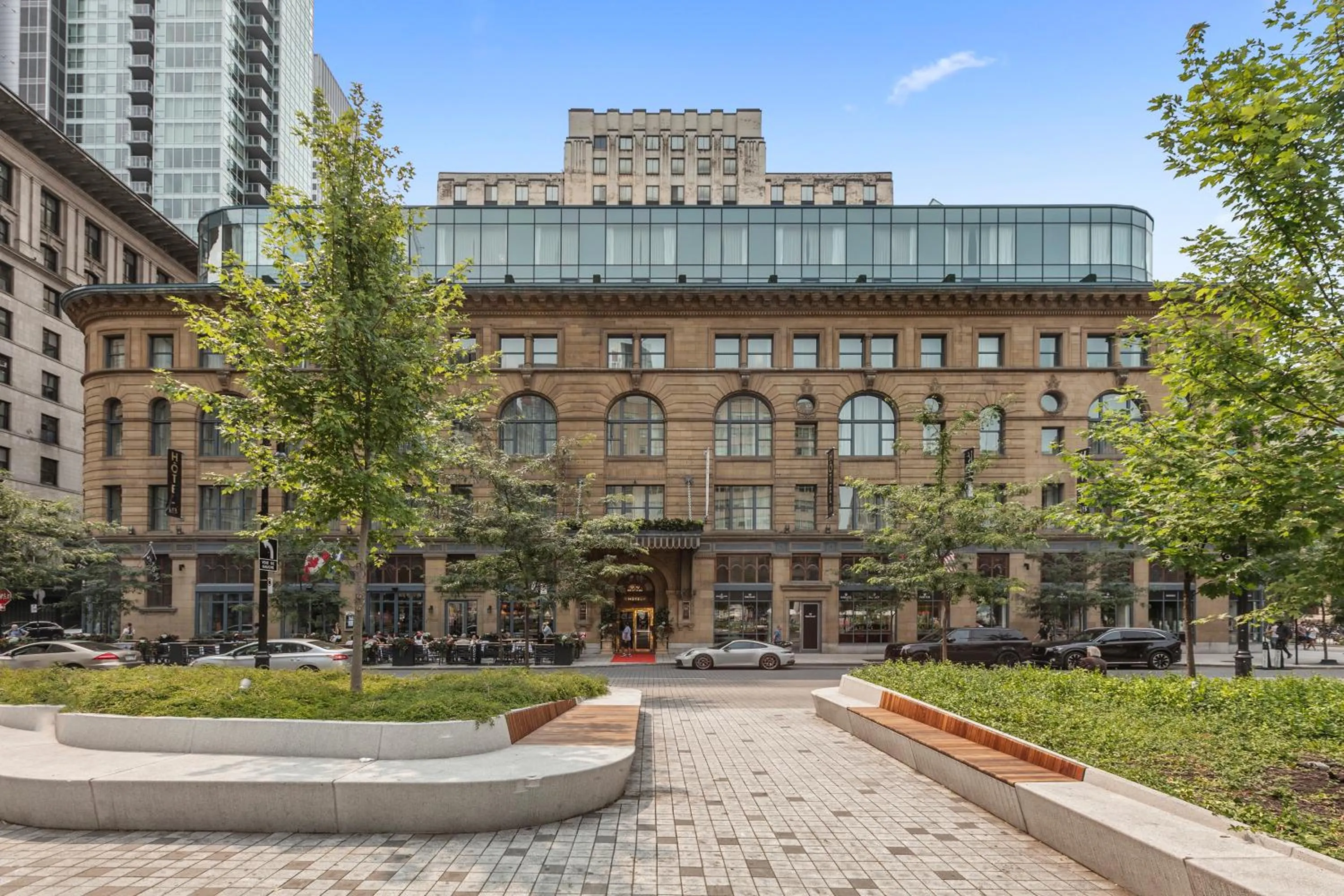 Property building in Hôtel Birks Montréal