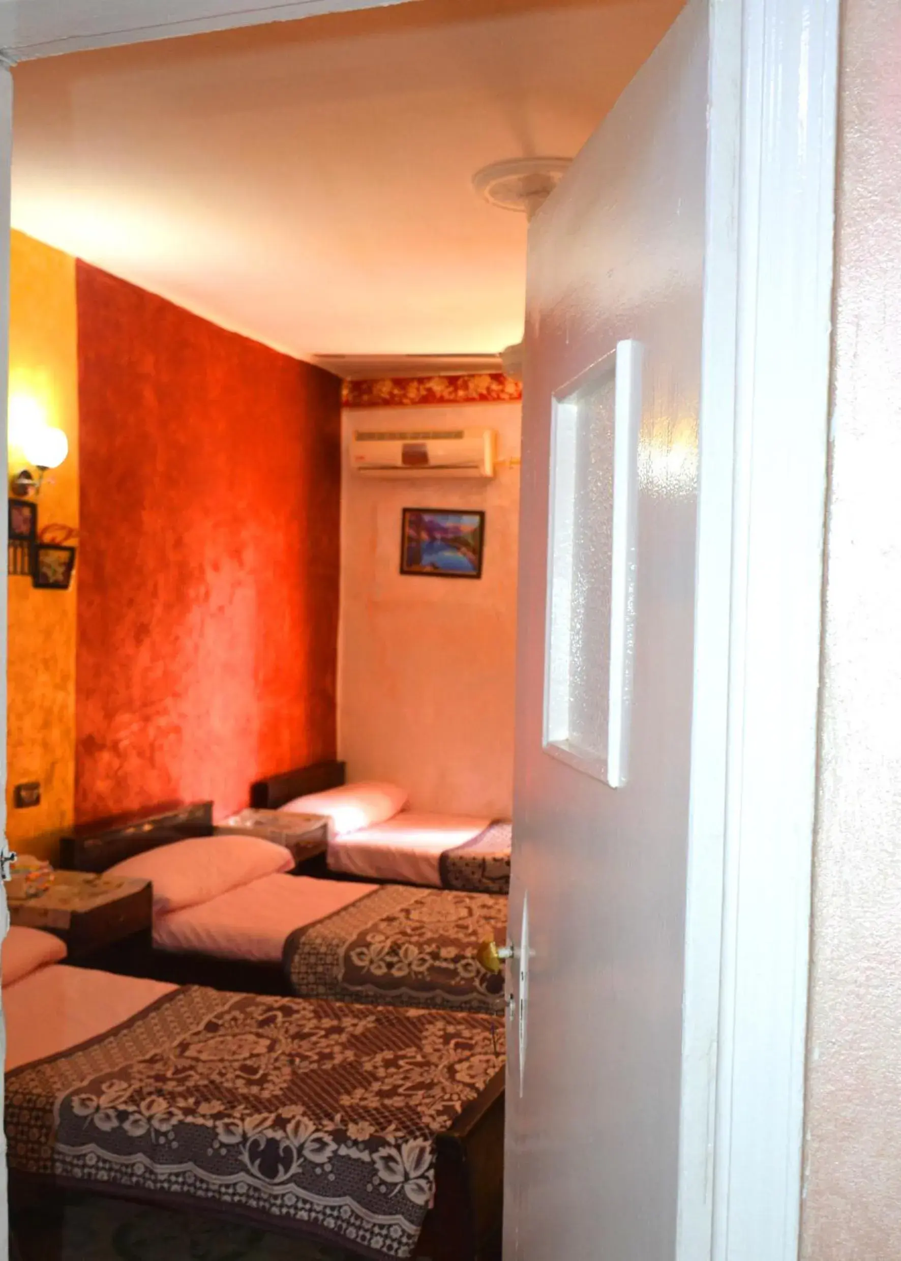 Quadruple Room with Shared Bathroom - single occupancy in City Hostel Quadruple Room with Shared Bathroom - single occupancy in City Hostel