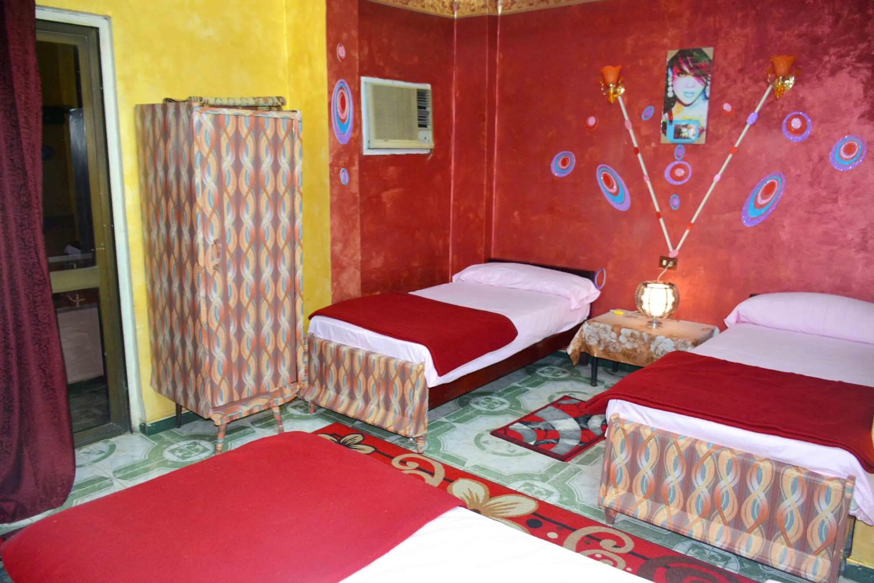 Basic Triple Room with Shared Bathroom in City Hostel Basic Triple Room with Shared Bathroom in City Hostel