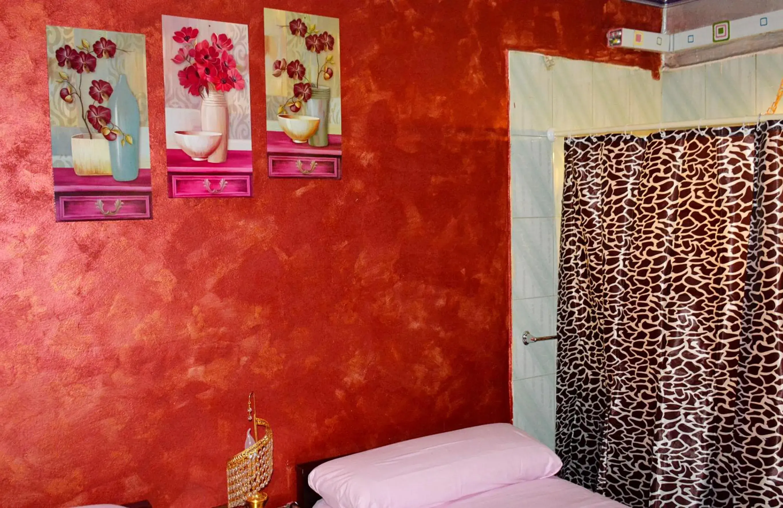 Basic Triple Room with Shared Bathroom - single occupancy in City Hostel Basic Triple Room with Shared Bathroom - single occupancy in City Hostel