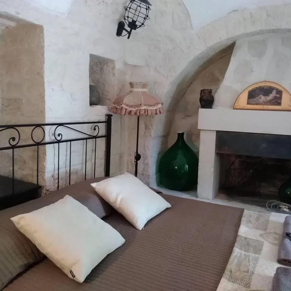 Photo of the whole room, Bed in Trulli Villa Gloria