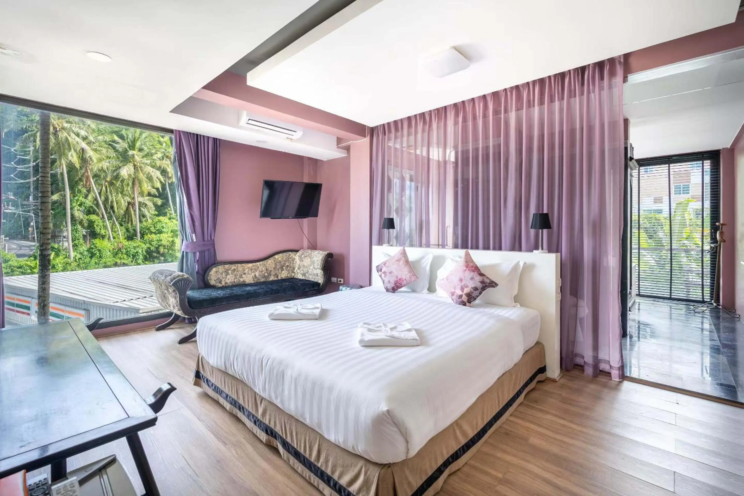 Photo of the whole room, Bed in See Sea Villa Phuket SHA