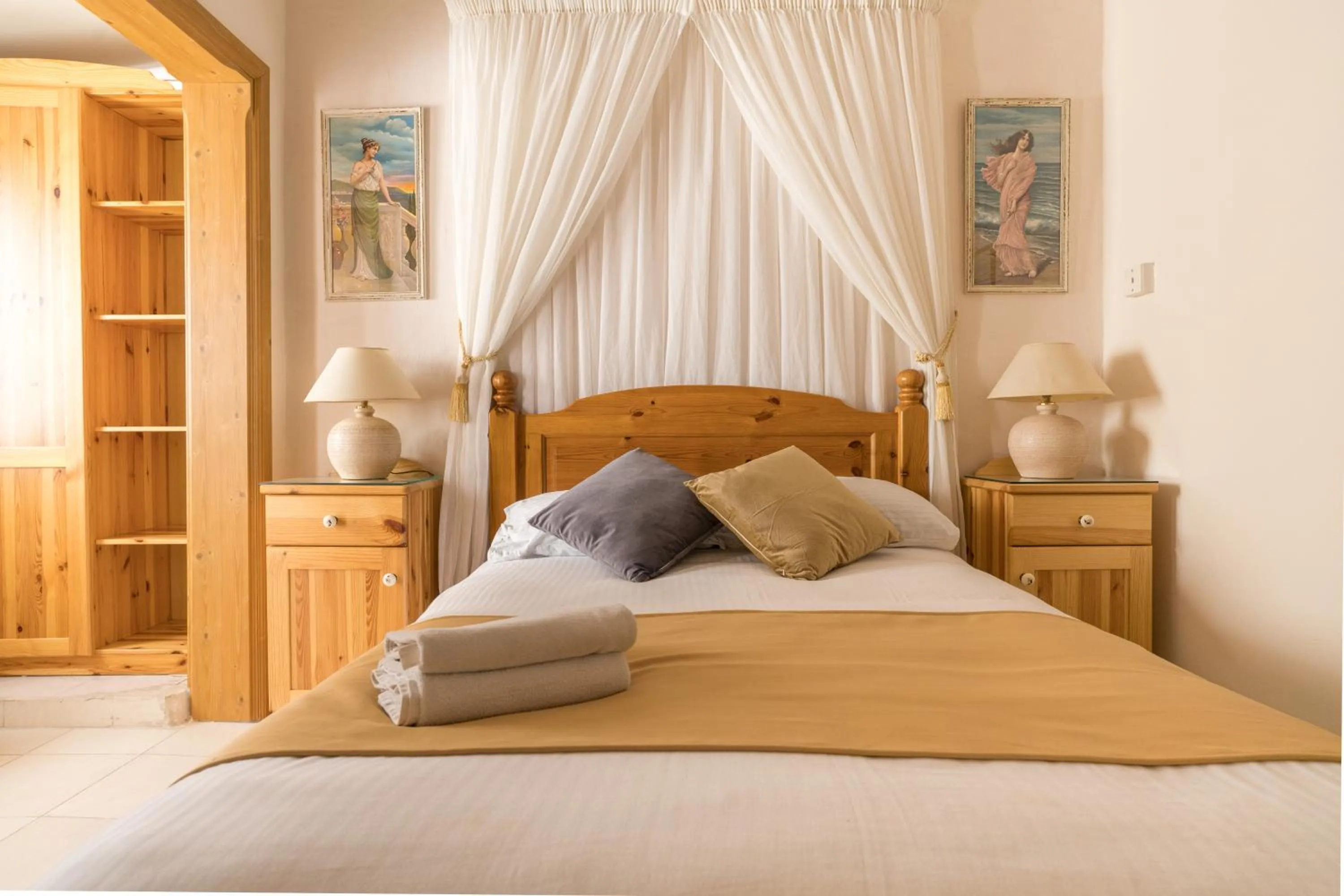 Bed in Lantern Guest House