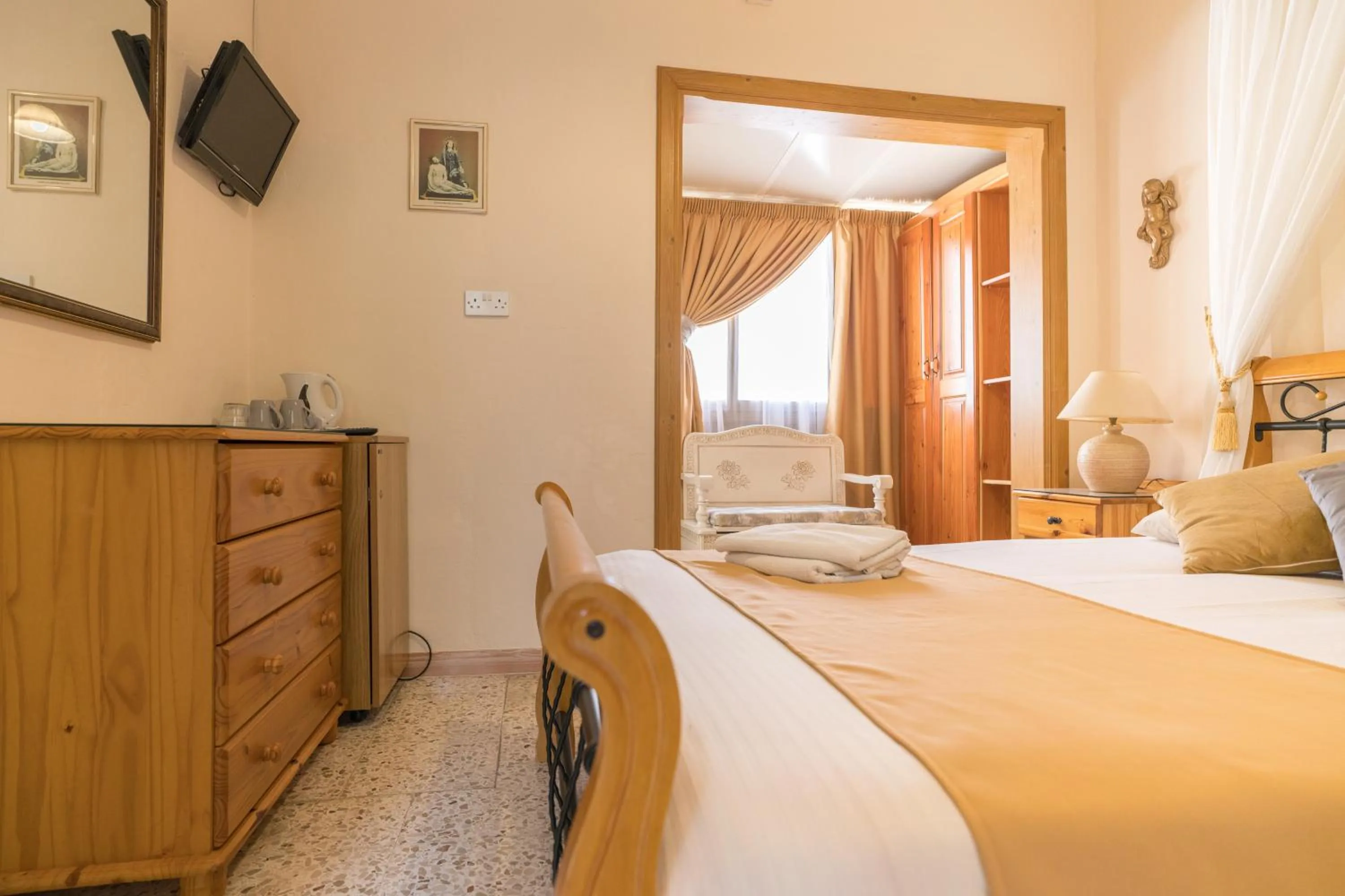 Bed in Lantern Guest House