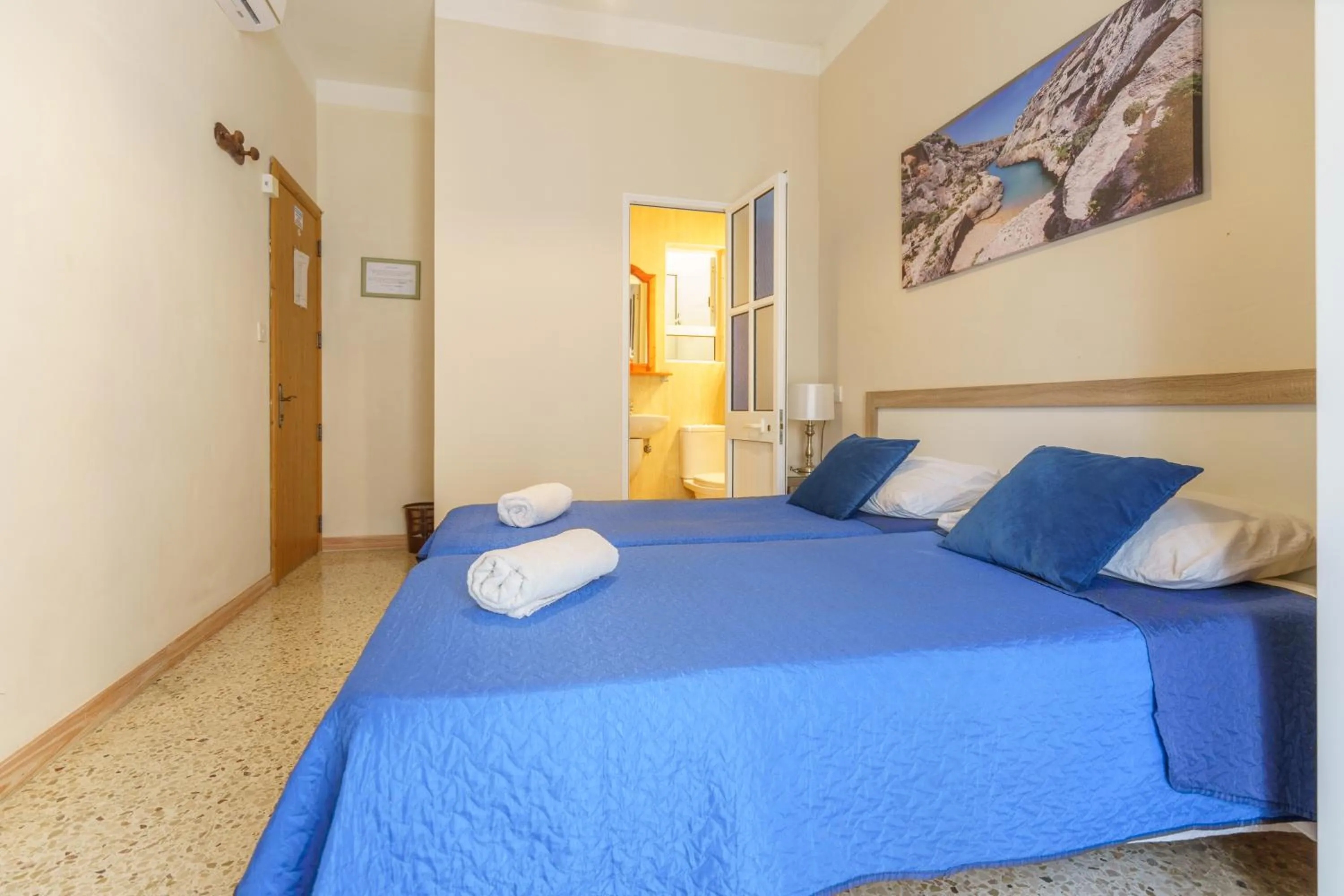 Bed in Lantern Guest House