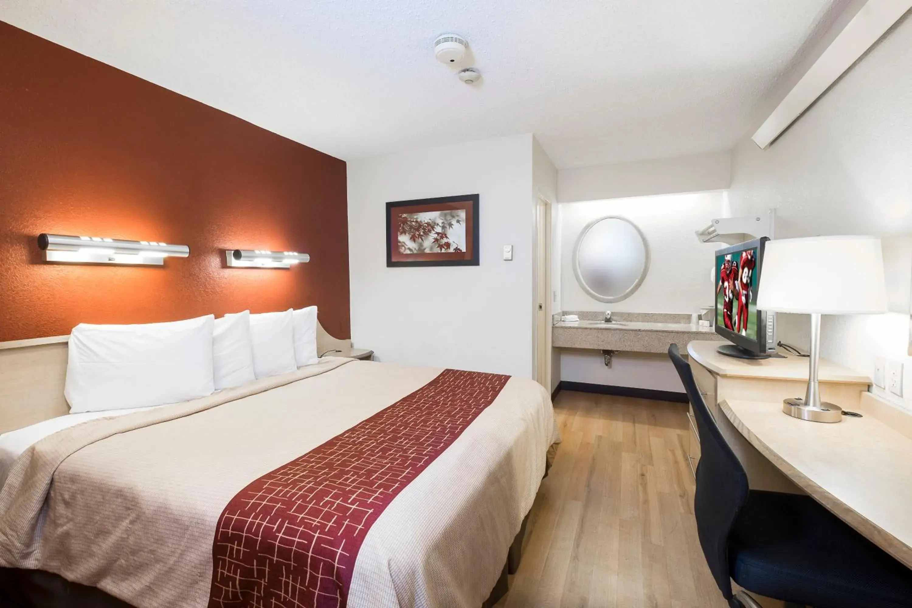 Standard King Room Smoke Free in Red Roof Inn Harrisburg - Hershey Standard King Room Smoke Free in Red Roof Inn Harrisburg - Hershey