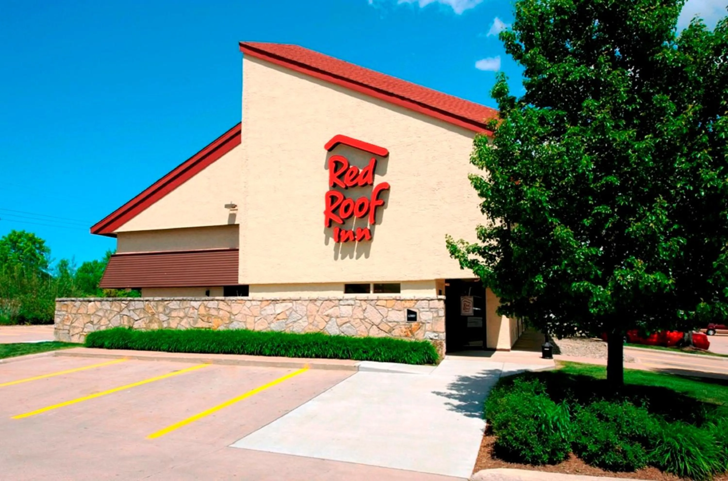 Property building in Red Roof Inn Harrisburg - Hershey
