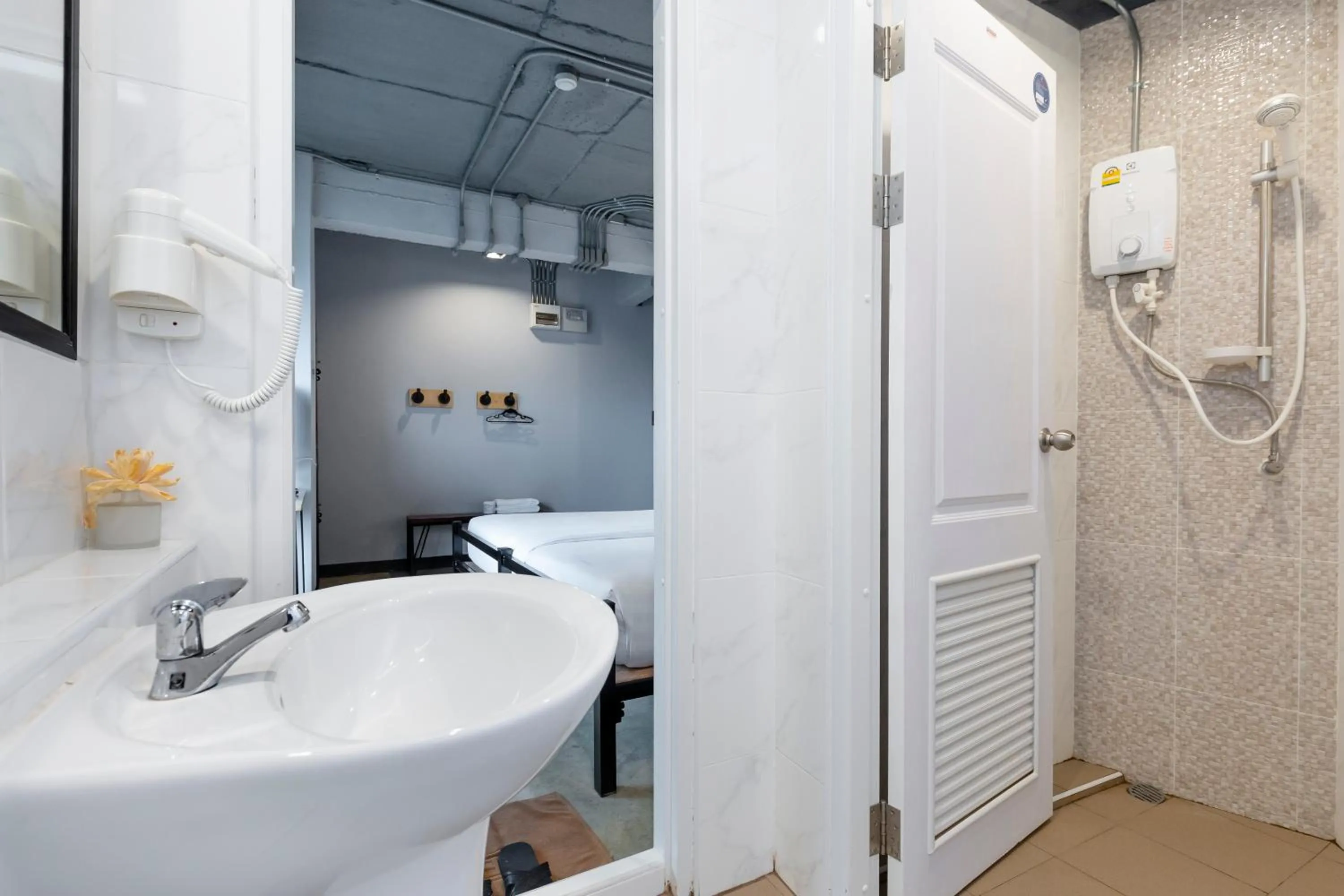 Shower in Rest24 Residence