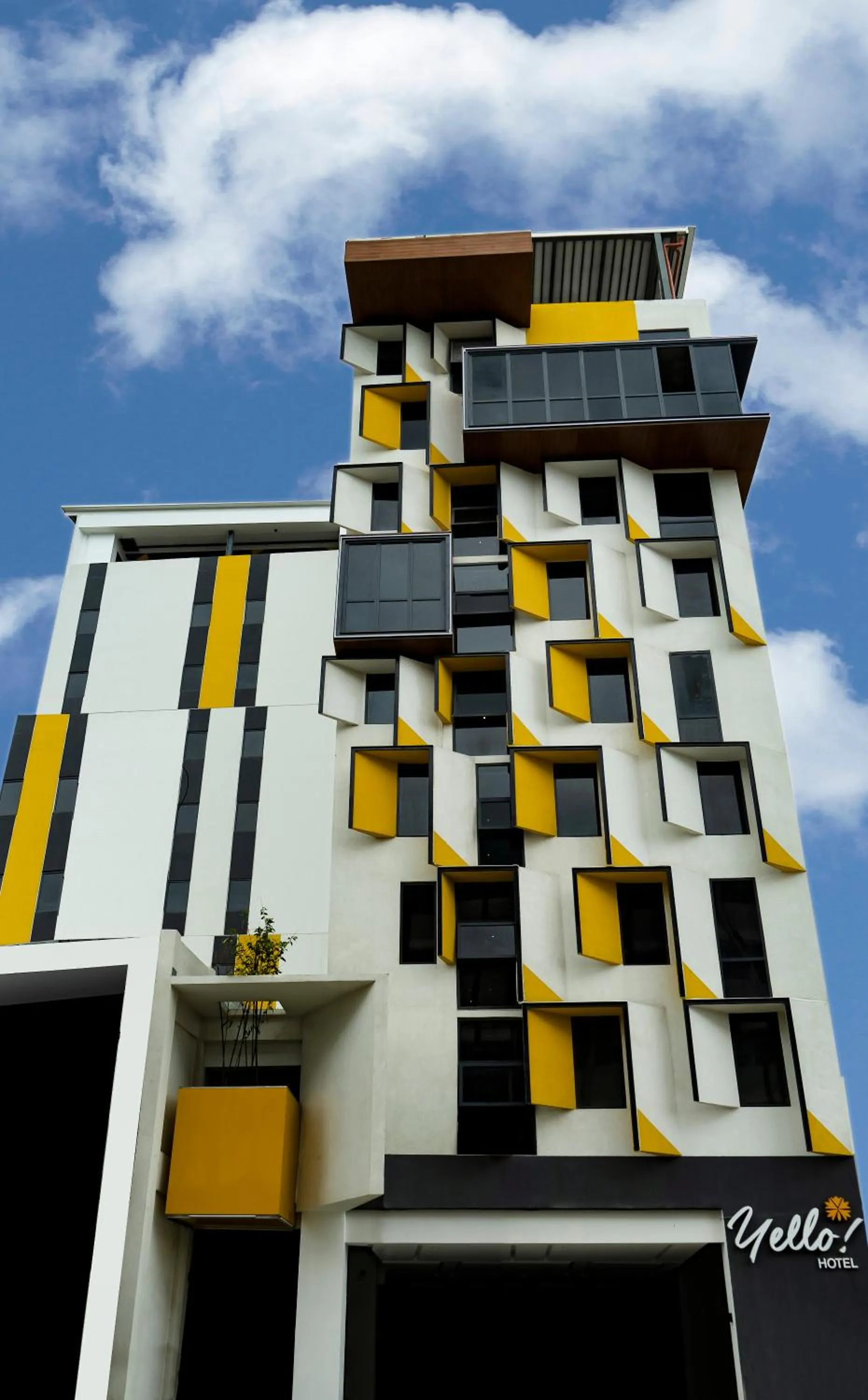 Facade/entrance in Yello! Hotel
