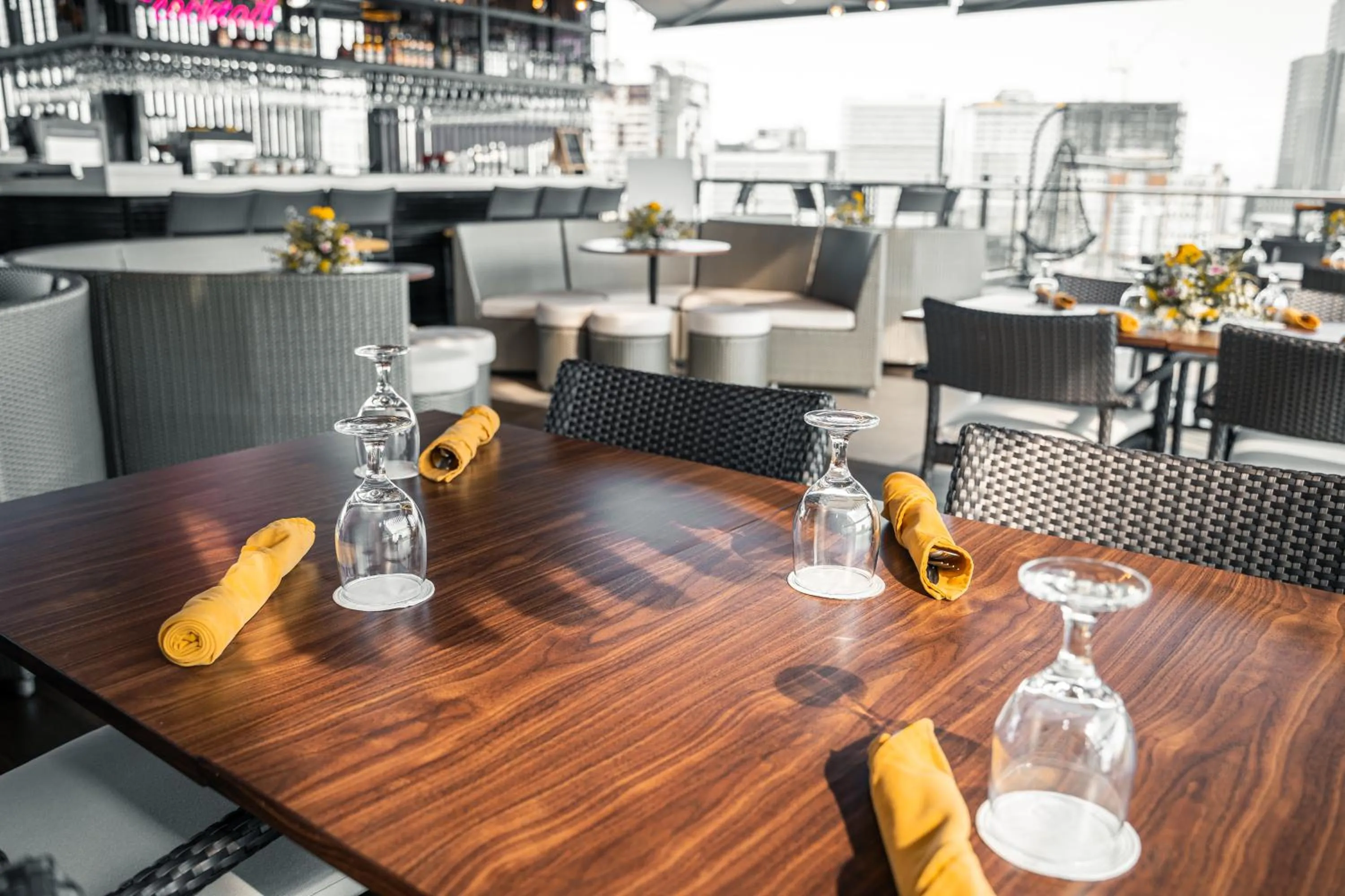 Restaurant/places to eat in Yello! Hotel