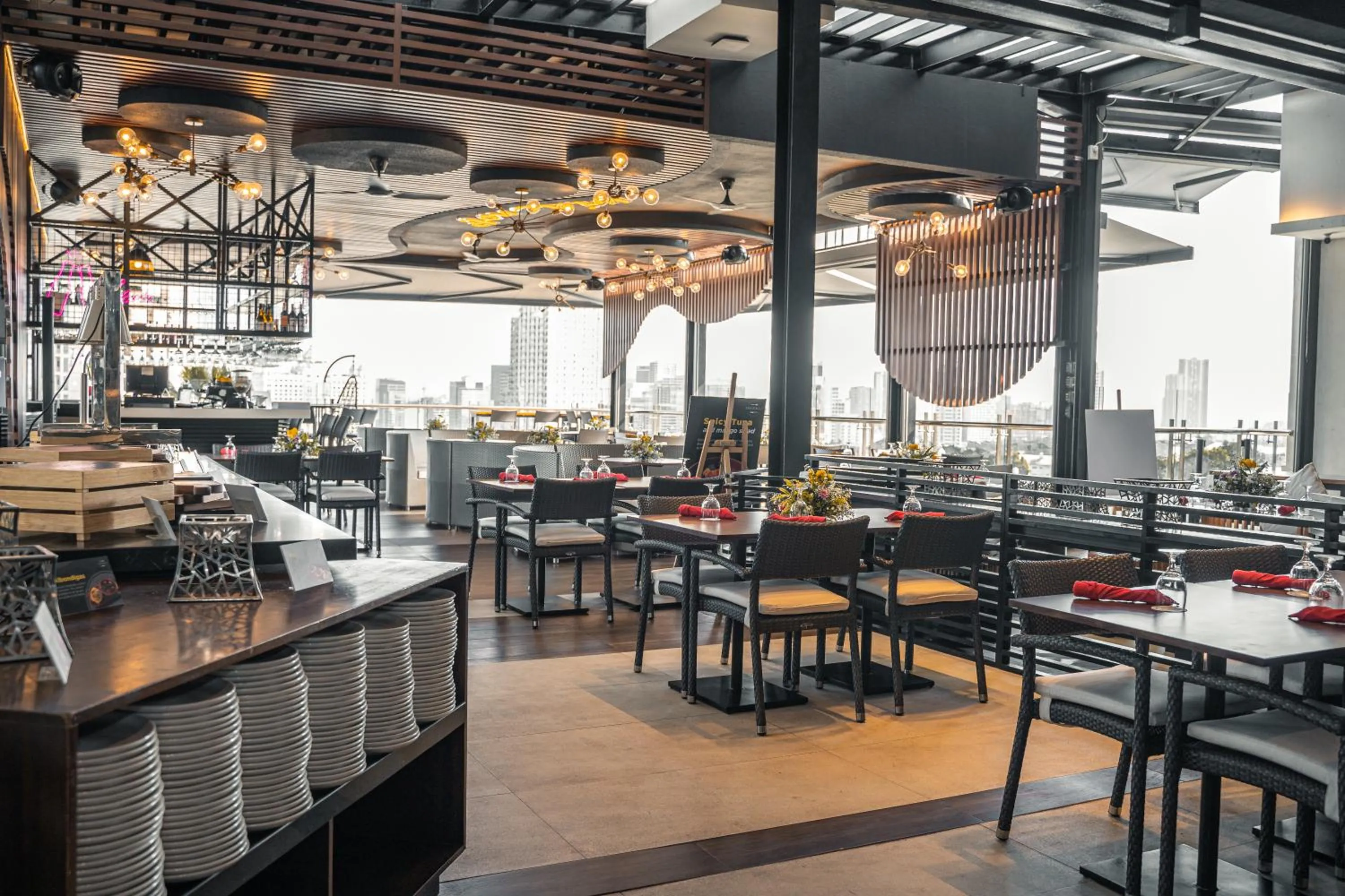 Restaurant/places to eat in Yello! Hotel