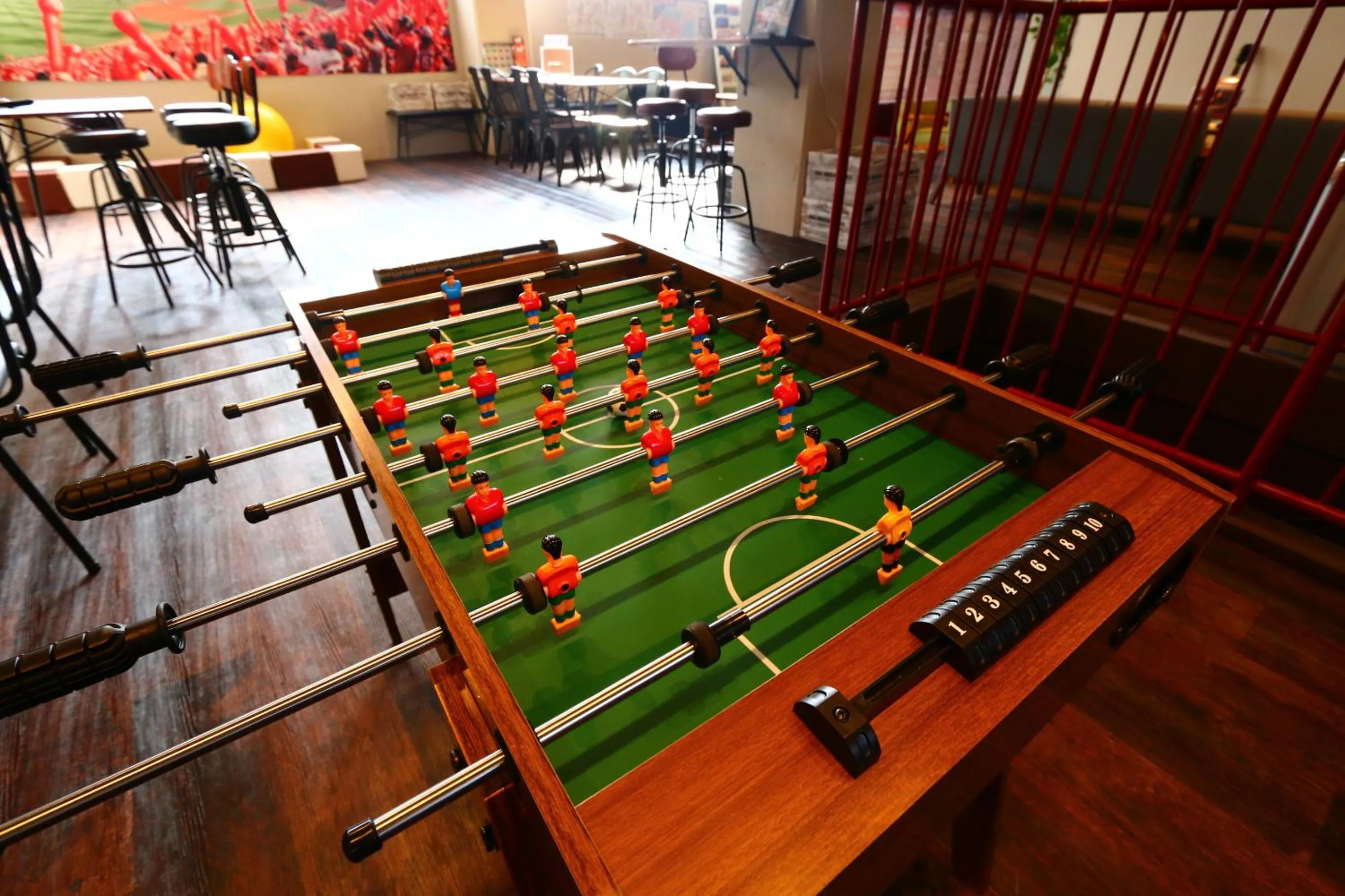 Communal lounge/ TV room in RED HELMET House & Sports Bar Hiroshima