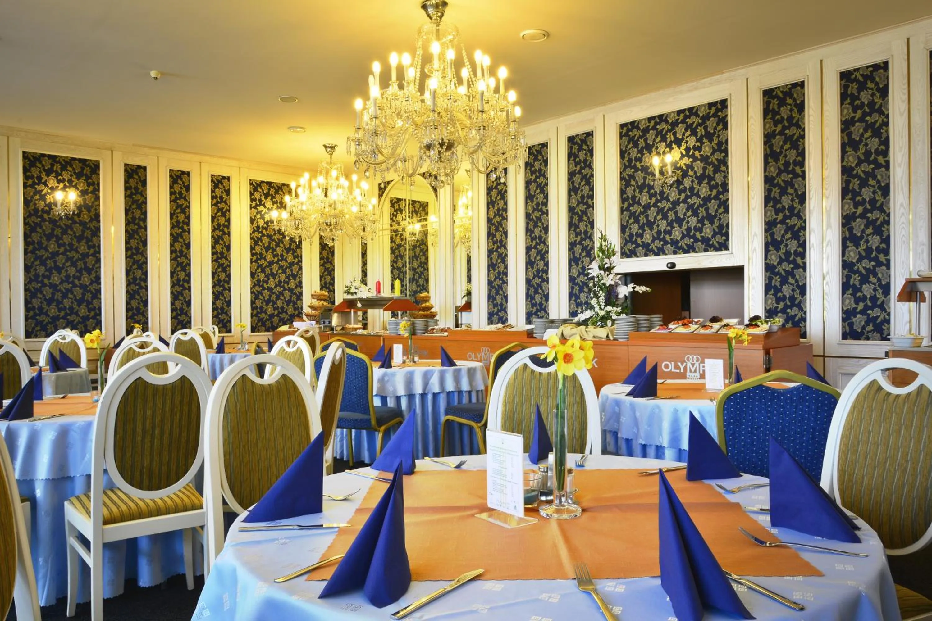 Restaurant/places to eat in Hotel Olympik