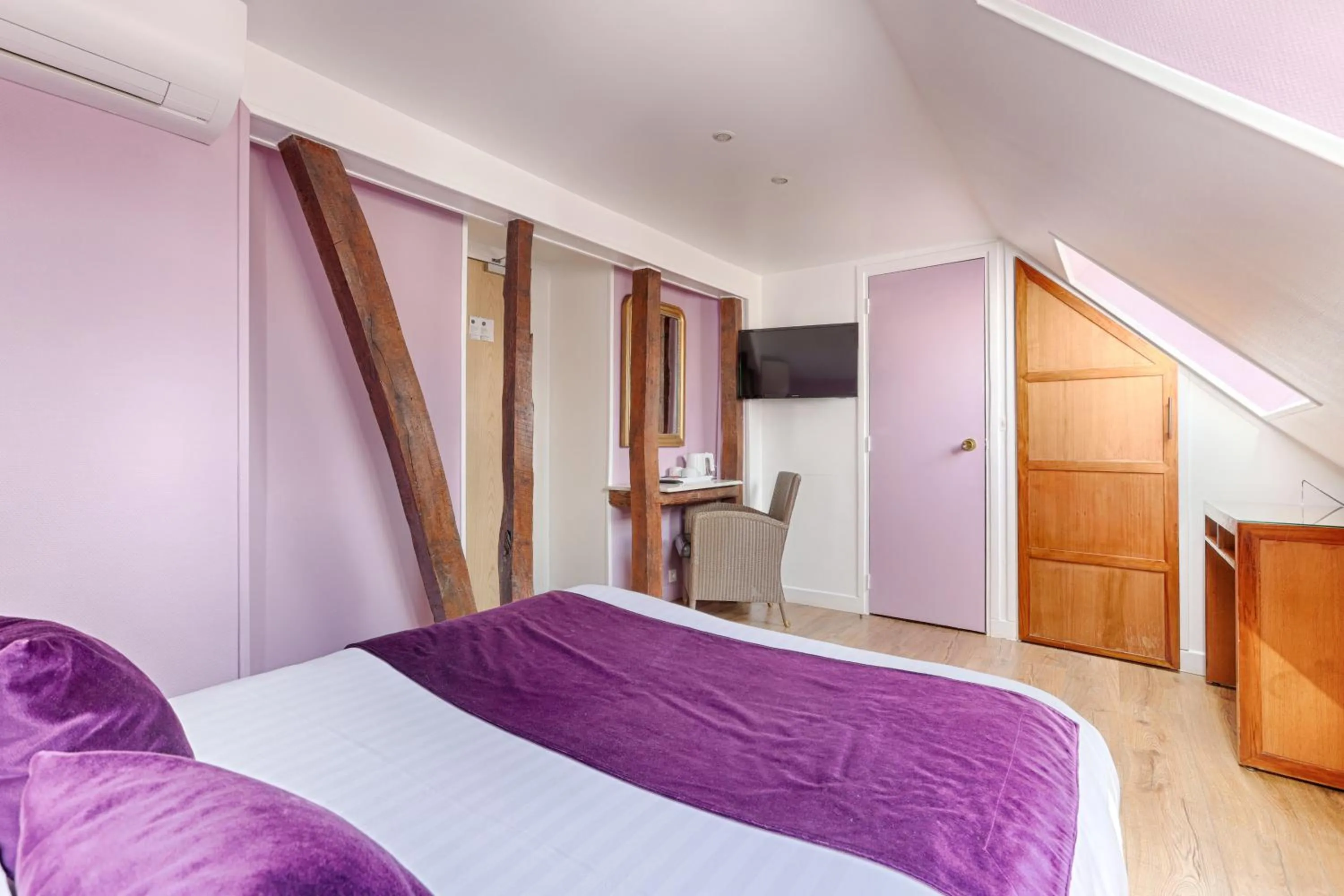 Bed in Hôtel Du Leman