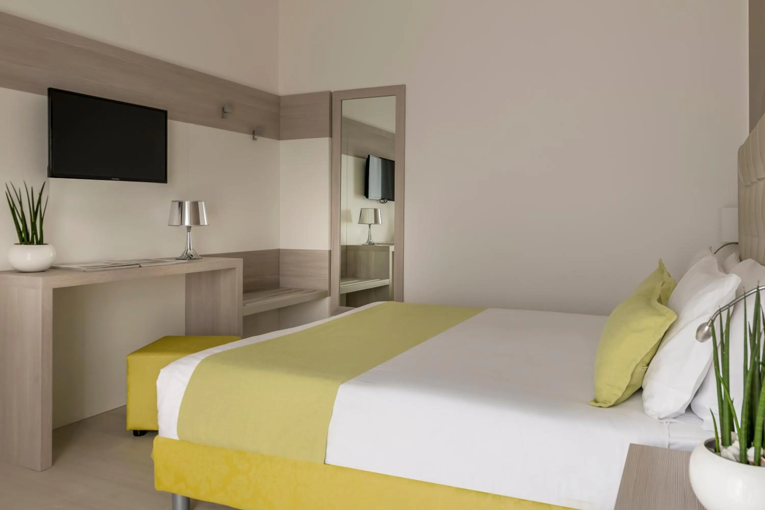 Bedroom, Bed in Hotel Delle Rose