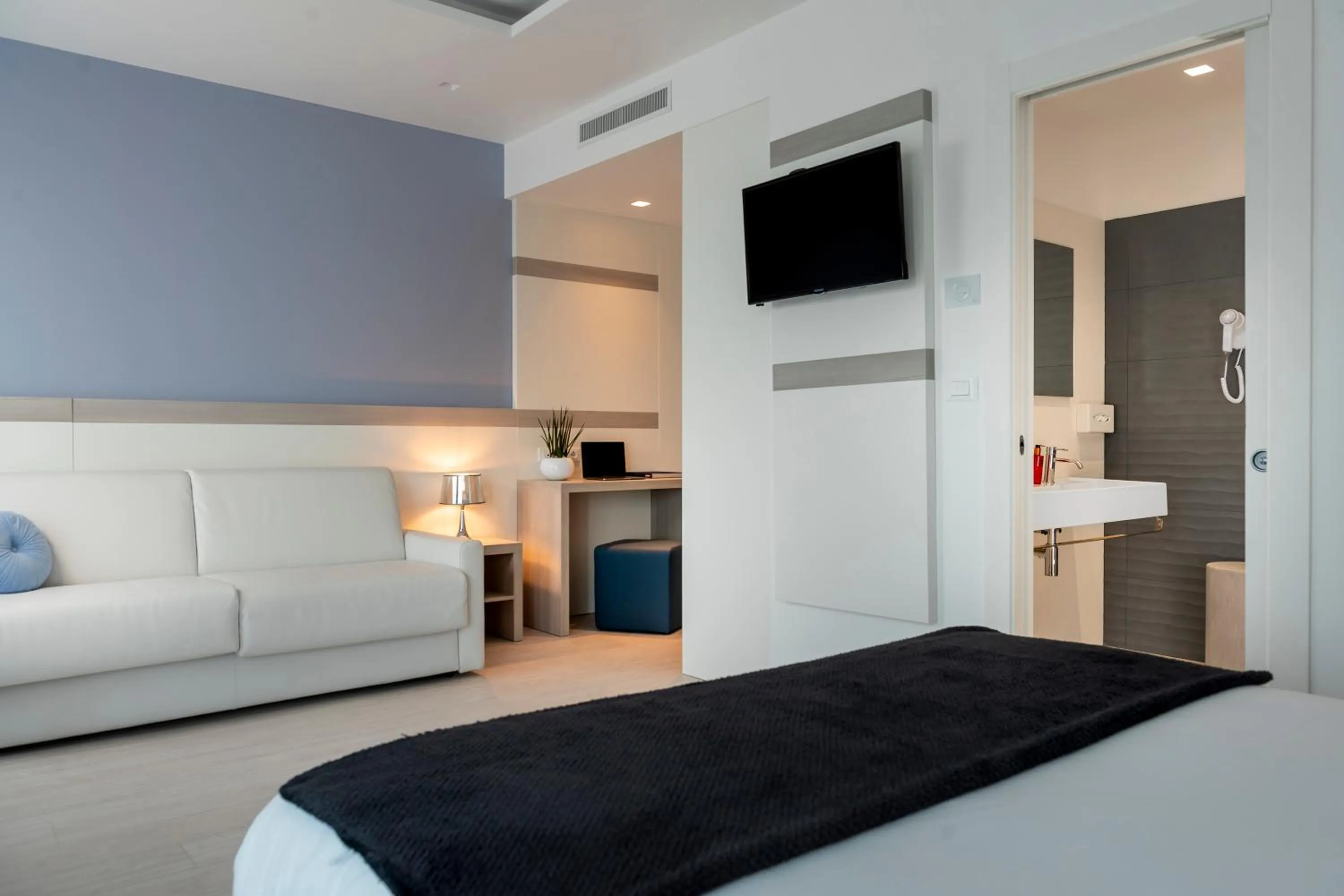 Bedroom, Bed in Hotel Delle Rose