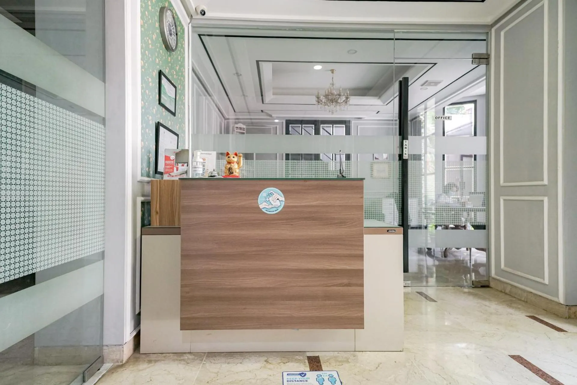 Lobby or reception in RedDoorz Premium near RS Pondok Indah