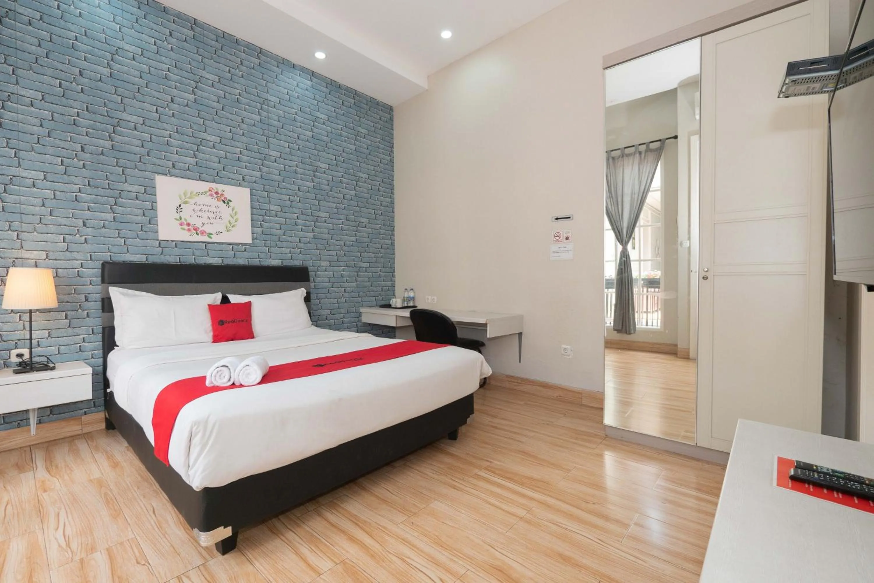 Bed in RedDoorz Premium near RS Pondok Indah