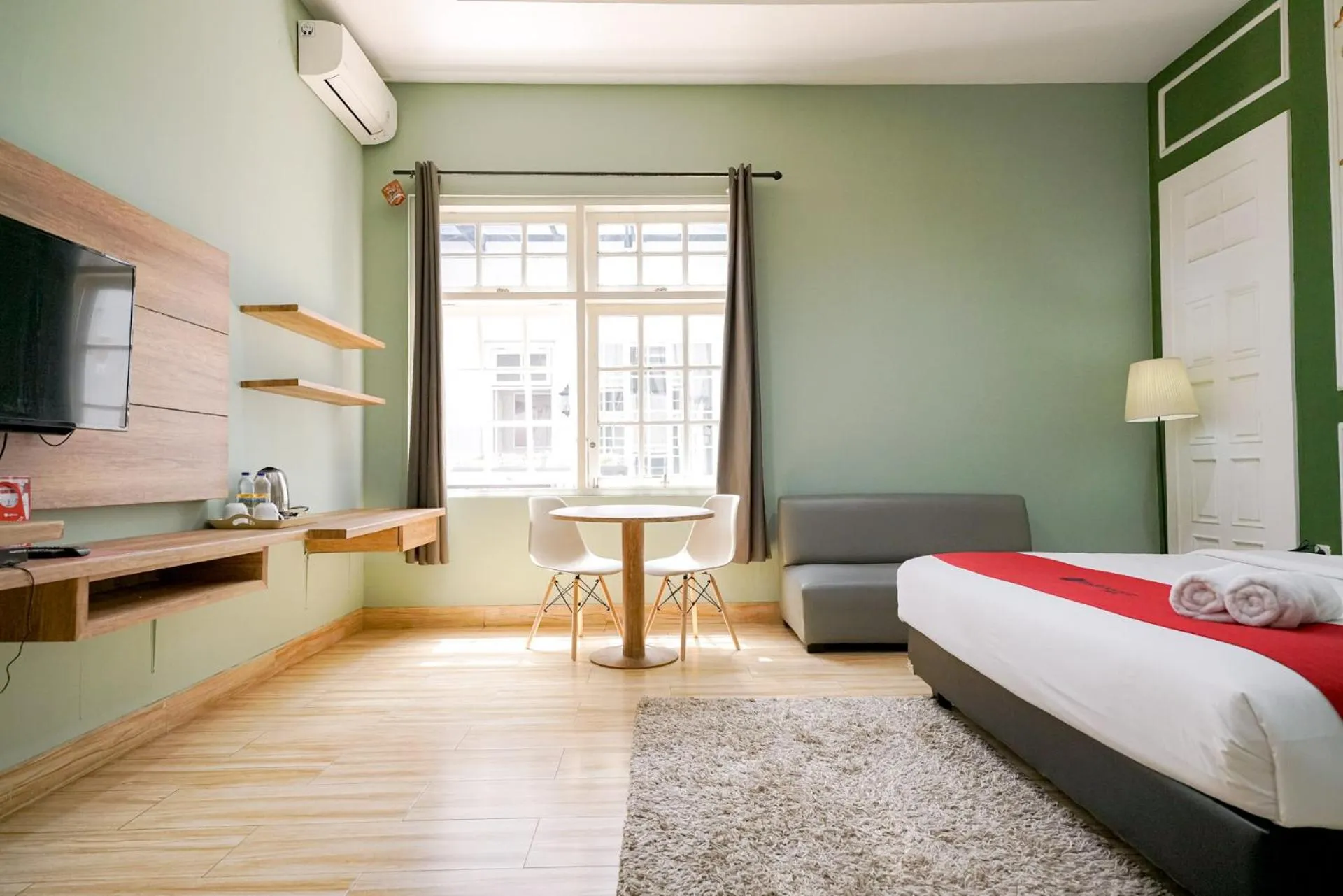 Bed in RedDoorz Premium near RS Pondok Indah