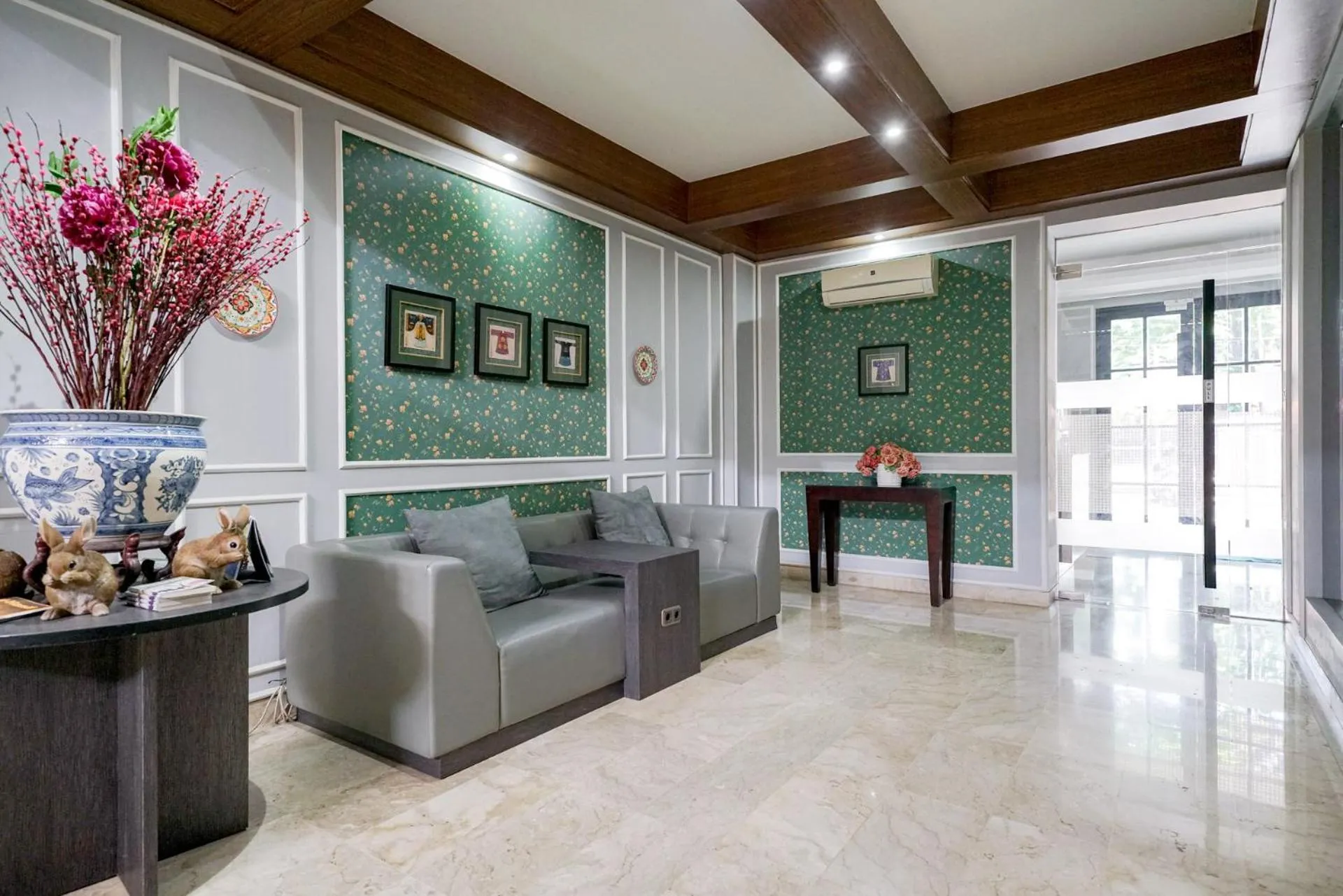 Living room in RedDoorz Premium near RS Pondok Indah