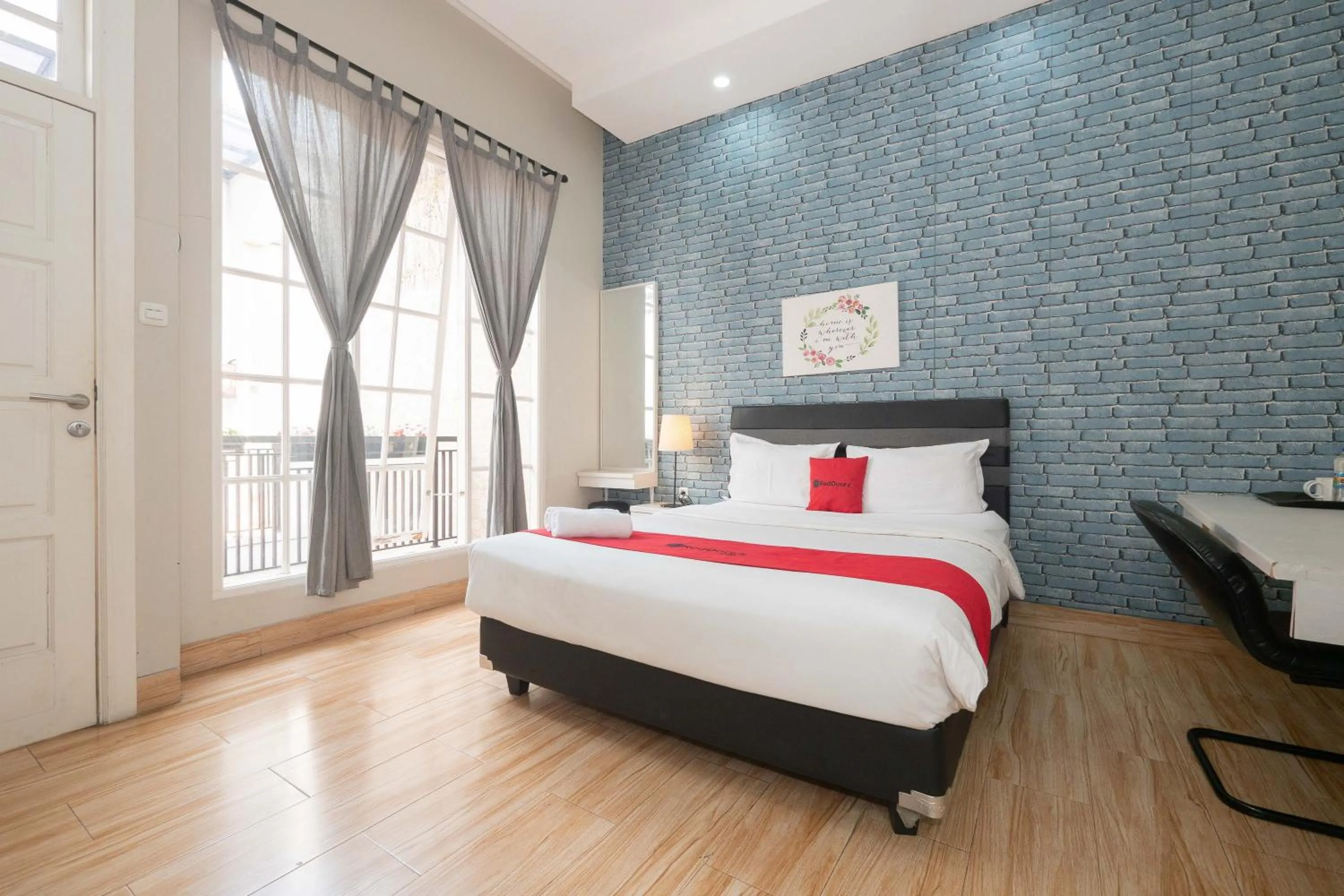 Bed in RedDoorz Premium near RS Pondok Indah