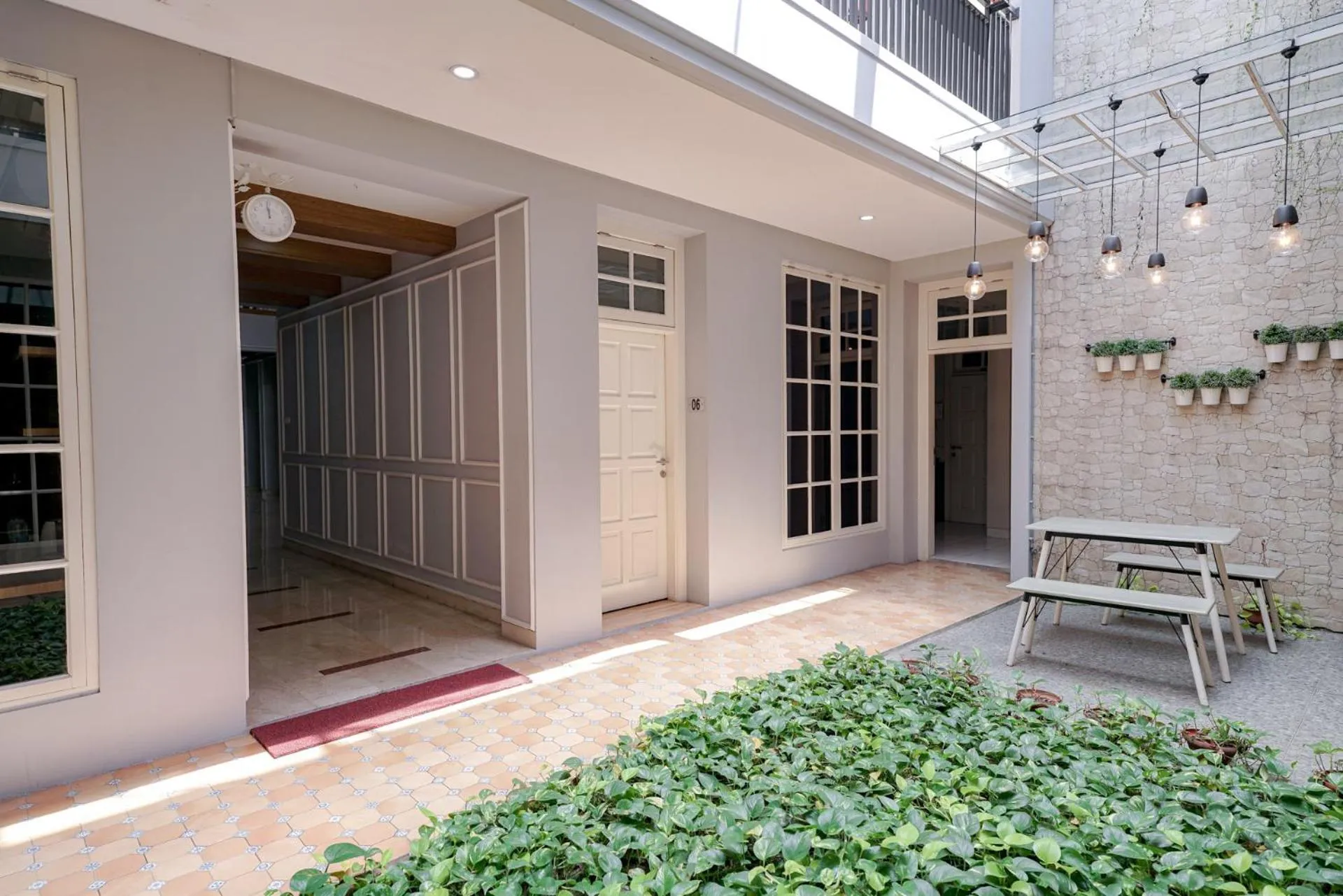 Patio in RedDoorz Premium near RS Pondok Indah