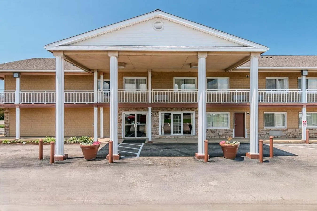 Property building in Americas Best Value Inn Ashtabula/Austinburg