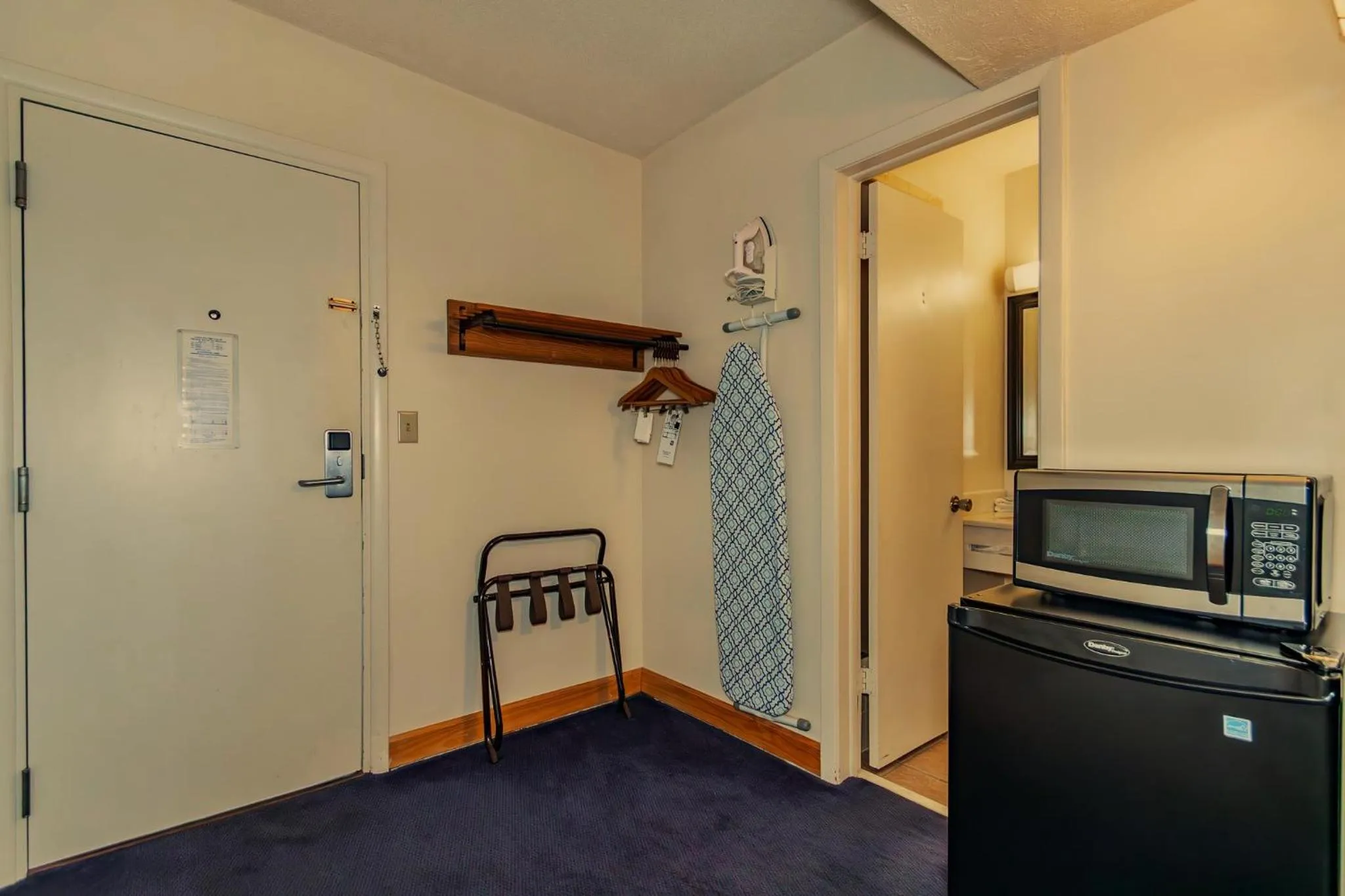 Photo of the whole room in Americas Best Value Inn Ashtabula/Austinburg