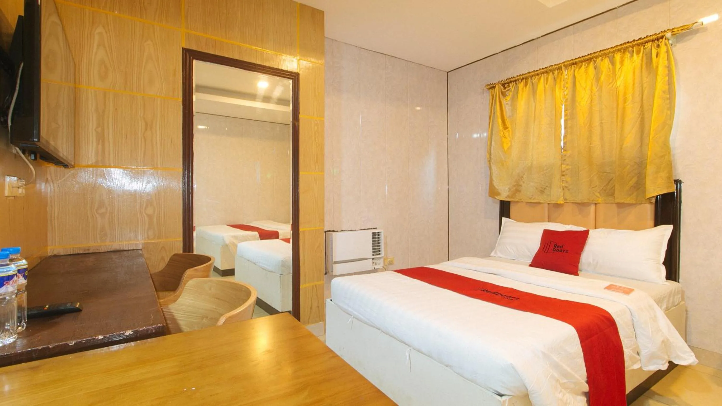 Photo of the whole room, Bed in RedDoorz at Winter Hotel Araneta