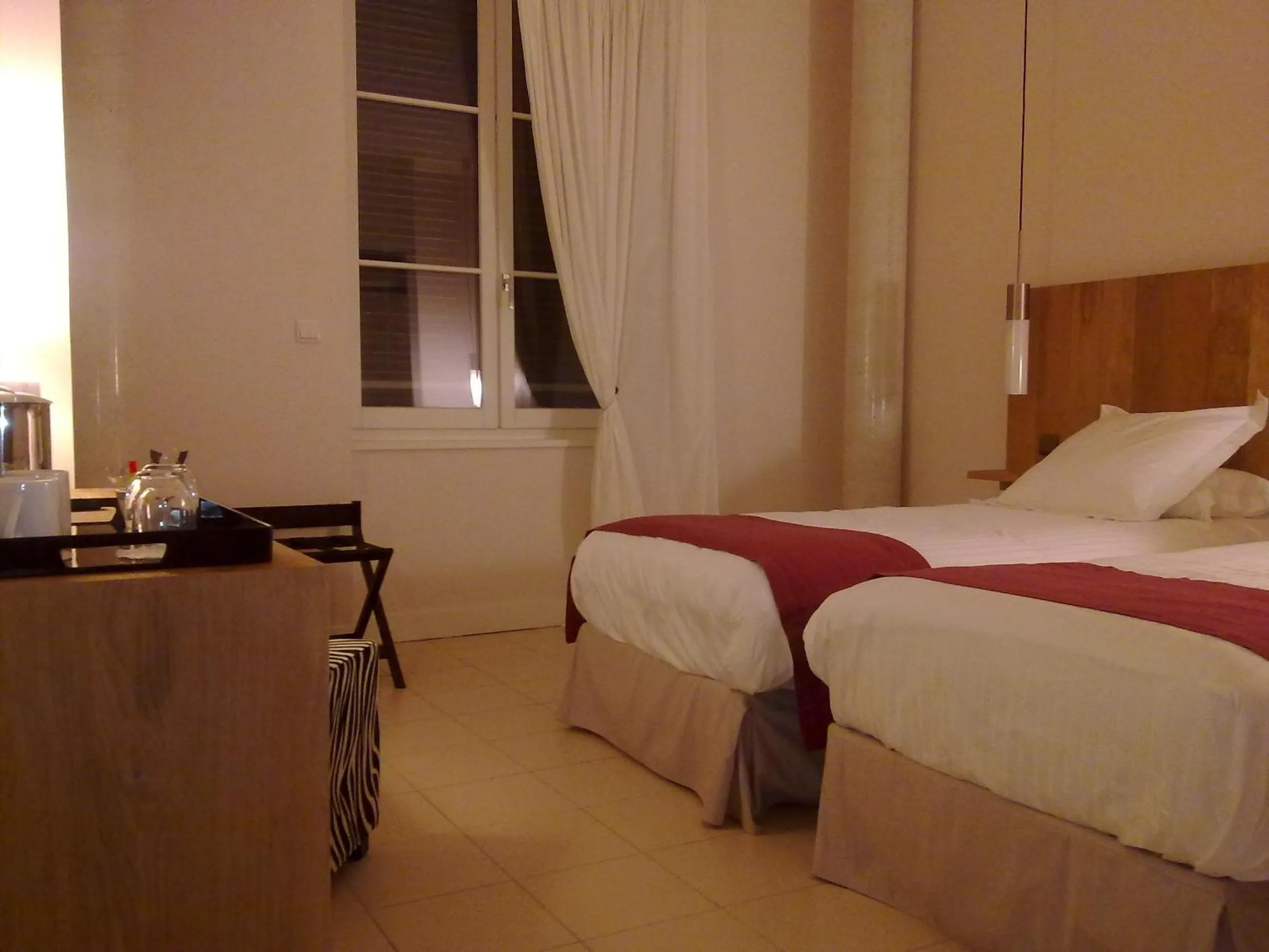 Photo of the whole room, Bed in L'Armateur