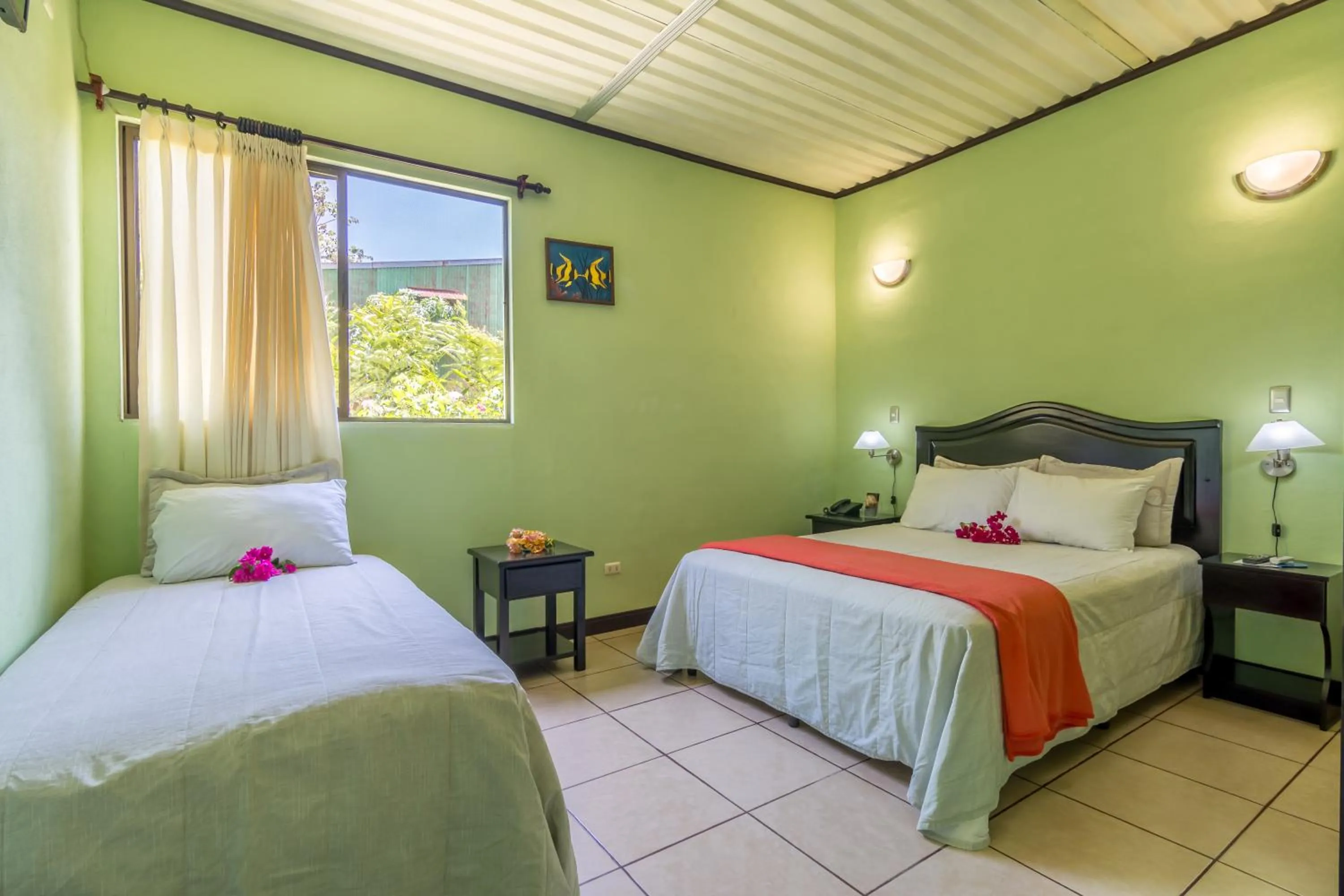 Bedroom, Bed in Kayak Lodge